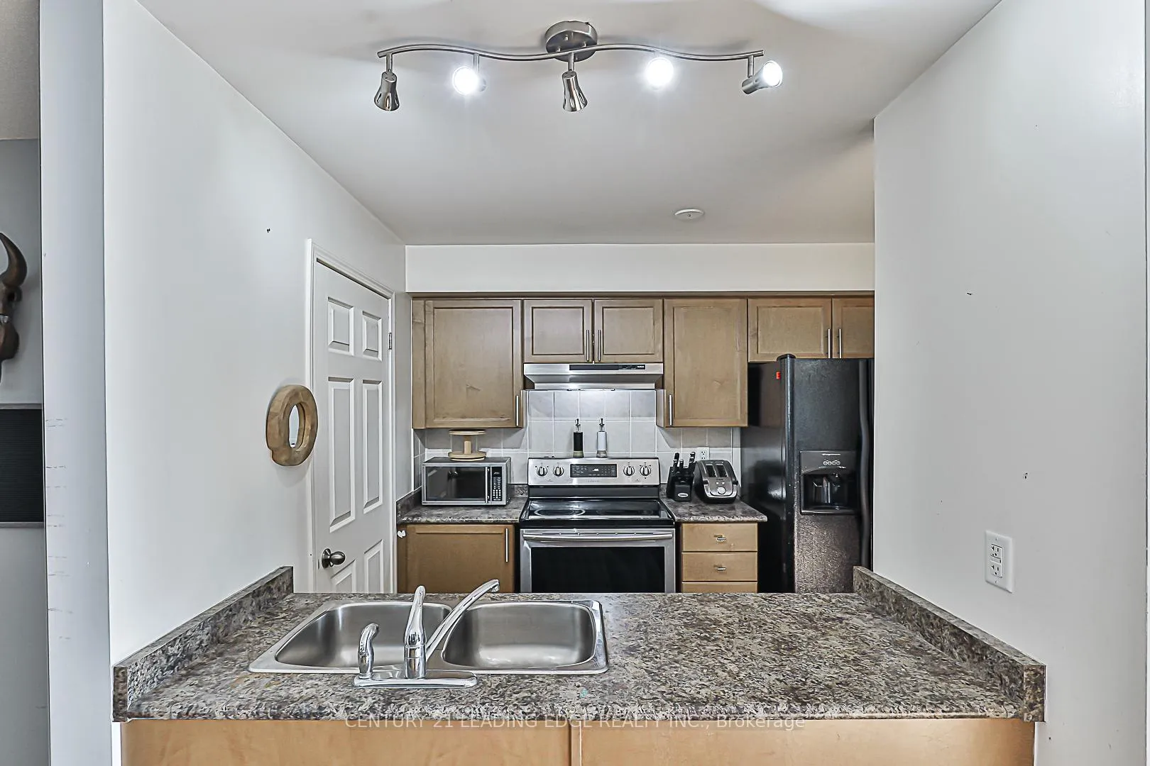 Photo 15 of 166 Louisbourg Way, Markham, Greensborough — HOMEH