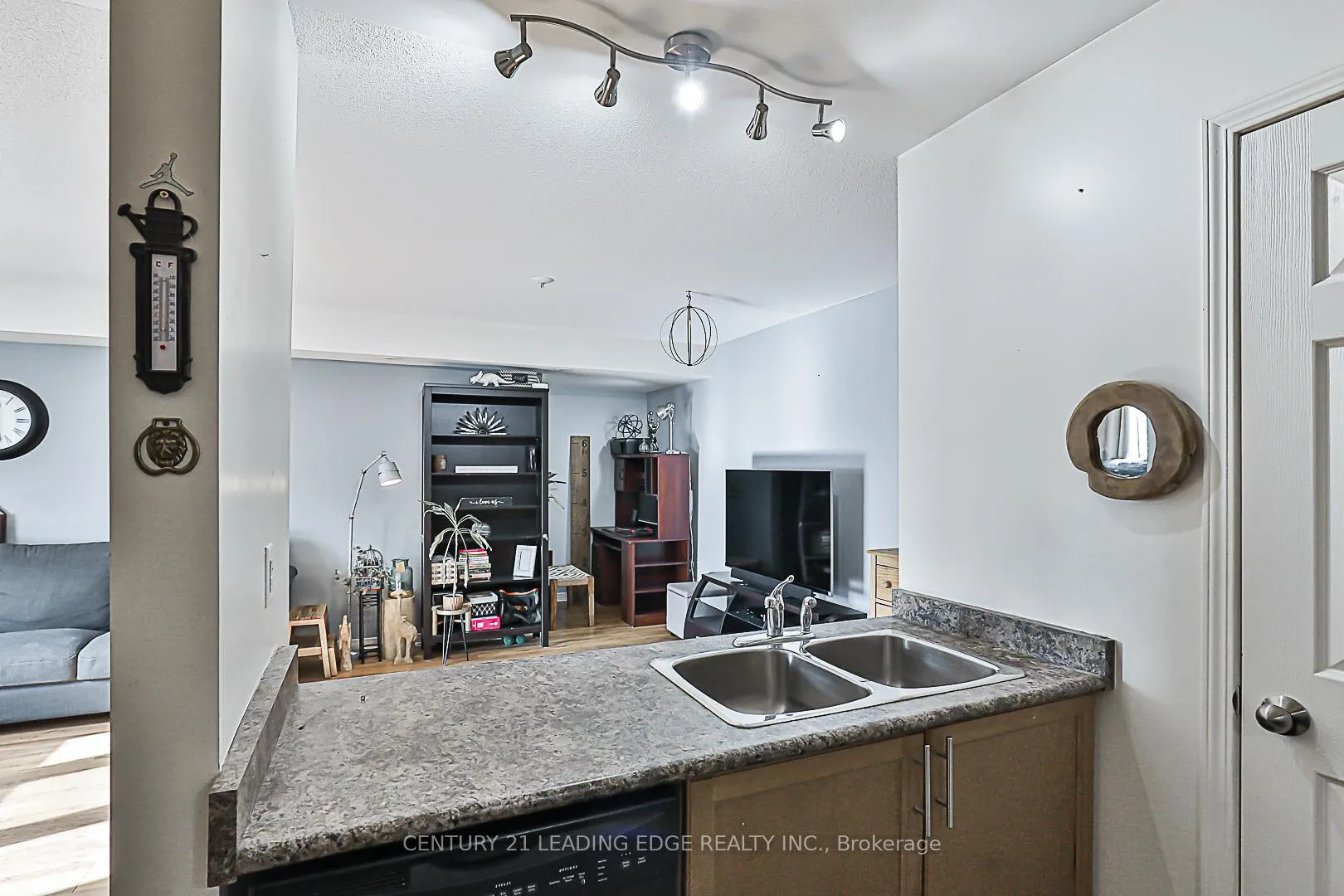 Photo 17 of 166 Louisbourg Way, Markham, Greensborough — HOMEH