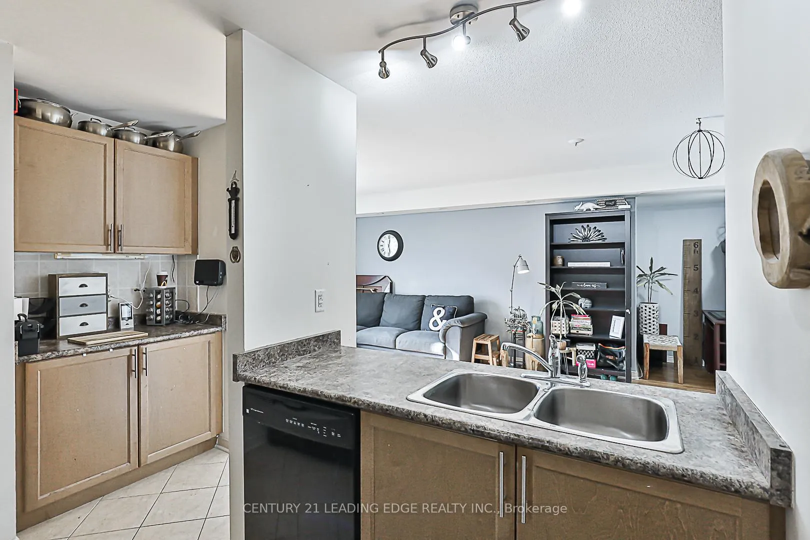 Photo 18 of 166 Louisbourg Way, Markham, Greensborough — HOMEH