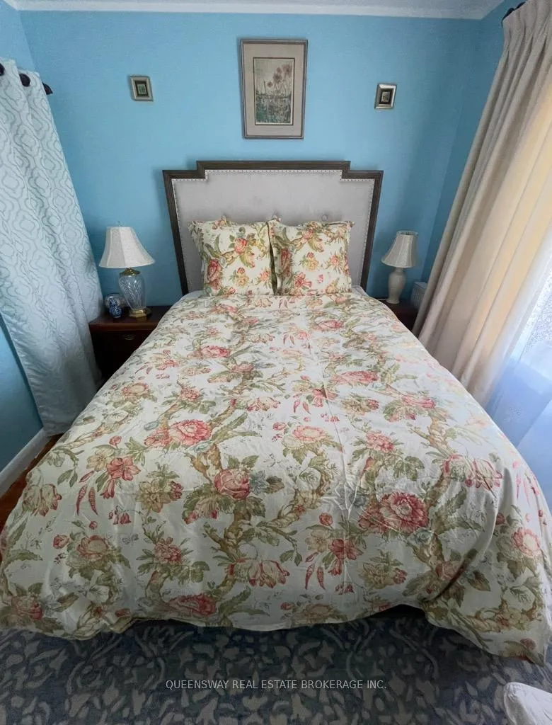 Photo 5 of 14 Oakfield Drive, Etobicoke, Stonegate-Queensway — HOMEH