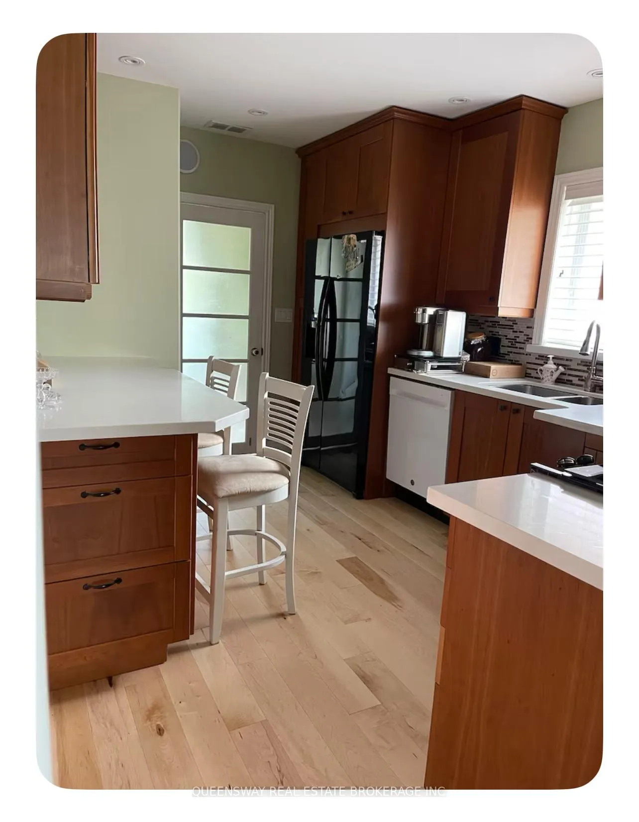 Photo 8 of 14 Oakfield Drive, Etobicoke, Stonegate-Queensway — HOMEH