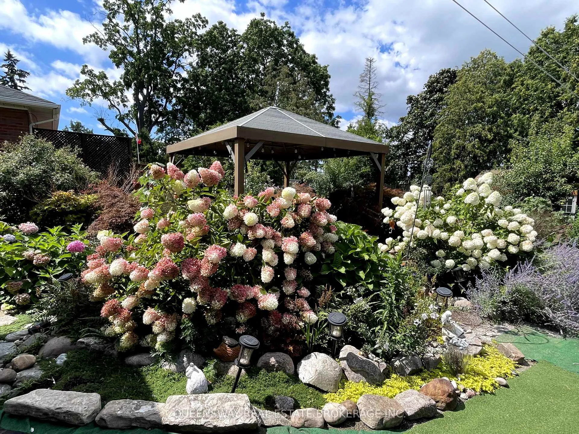 Photo 23 of 14 Oakfield Drive, Etobicoke, Stonegate-Queensway — HOMEH