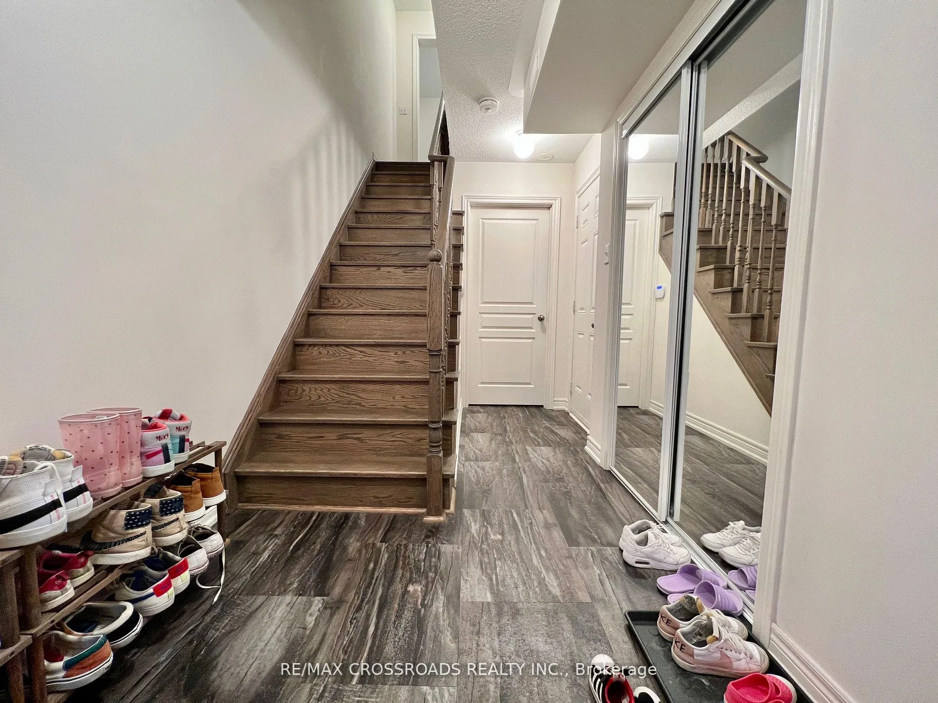 Photo 3 of 26 Spiv Grove Way, Markham, Greensborough — HOMEH
