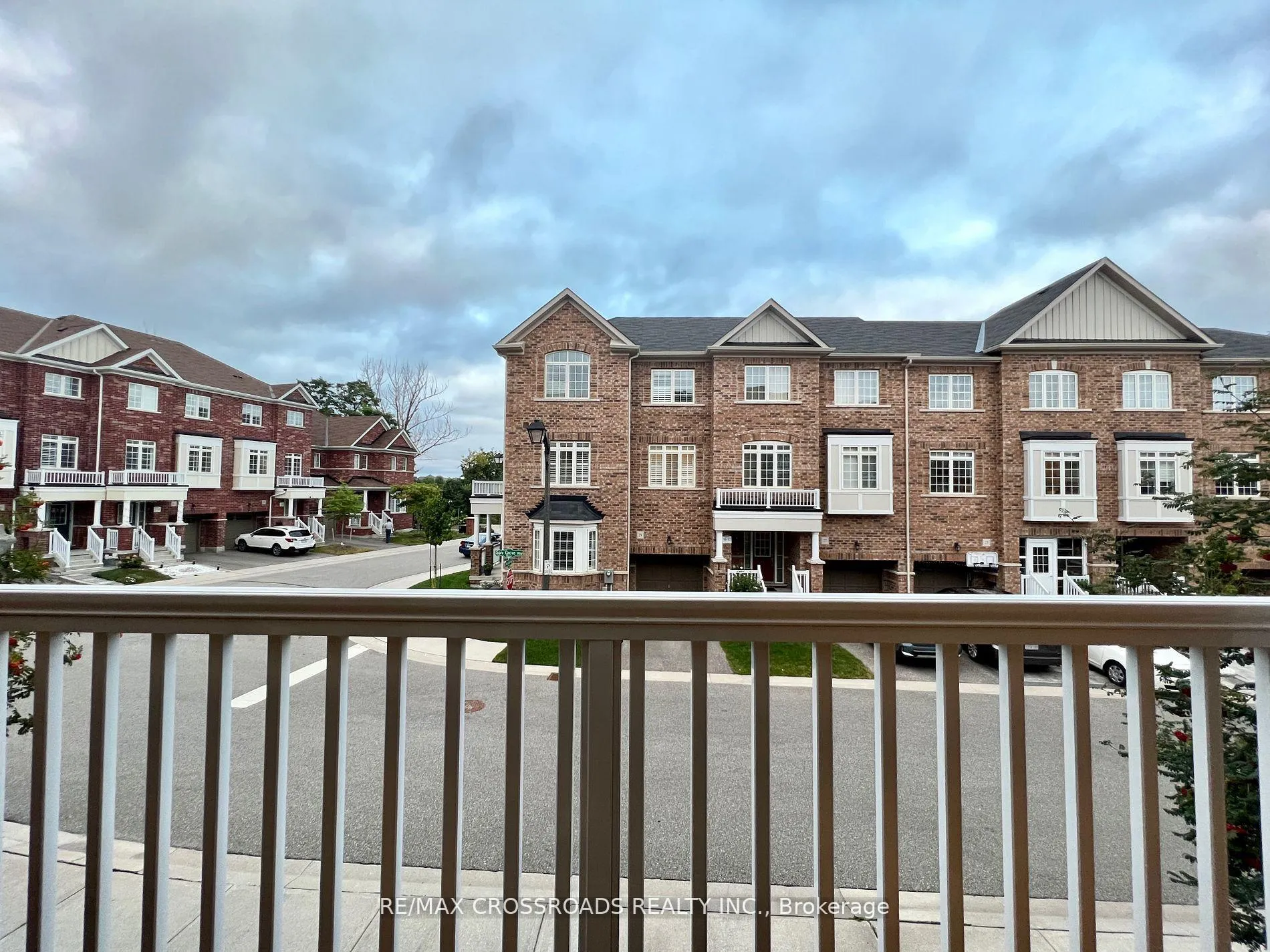 Photo 14 of 26 Spiv Grove Way, Markham, Greensborough — HOMEH