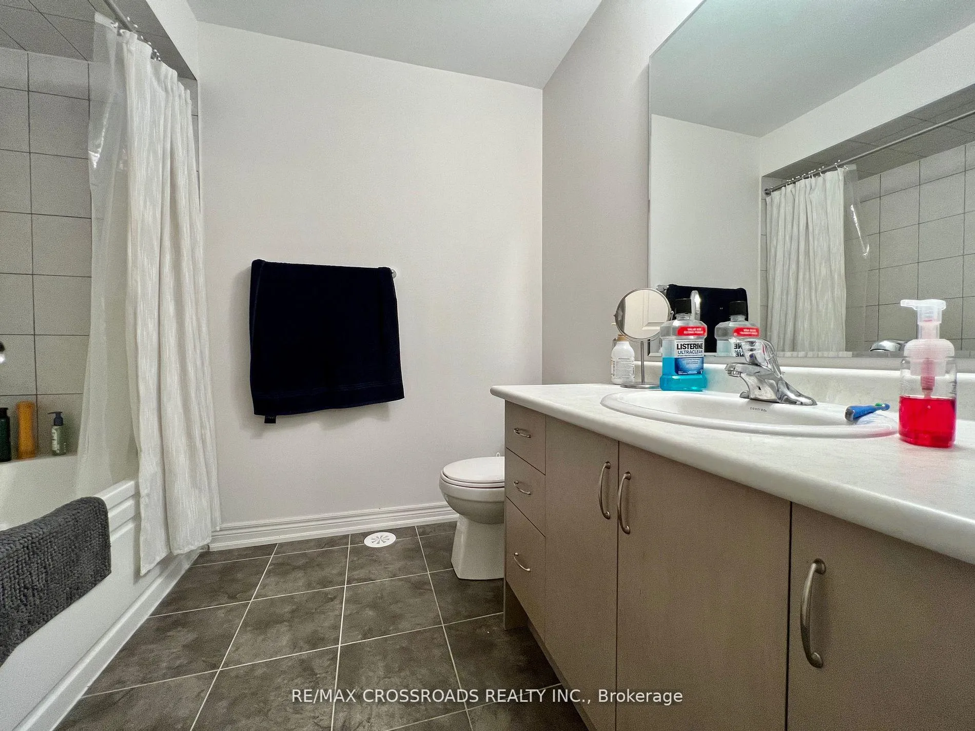 Photo 23 of 26 Spiv Grove Way, Markham, Greensborough — HOMEH