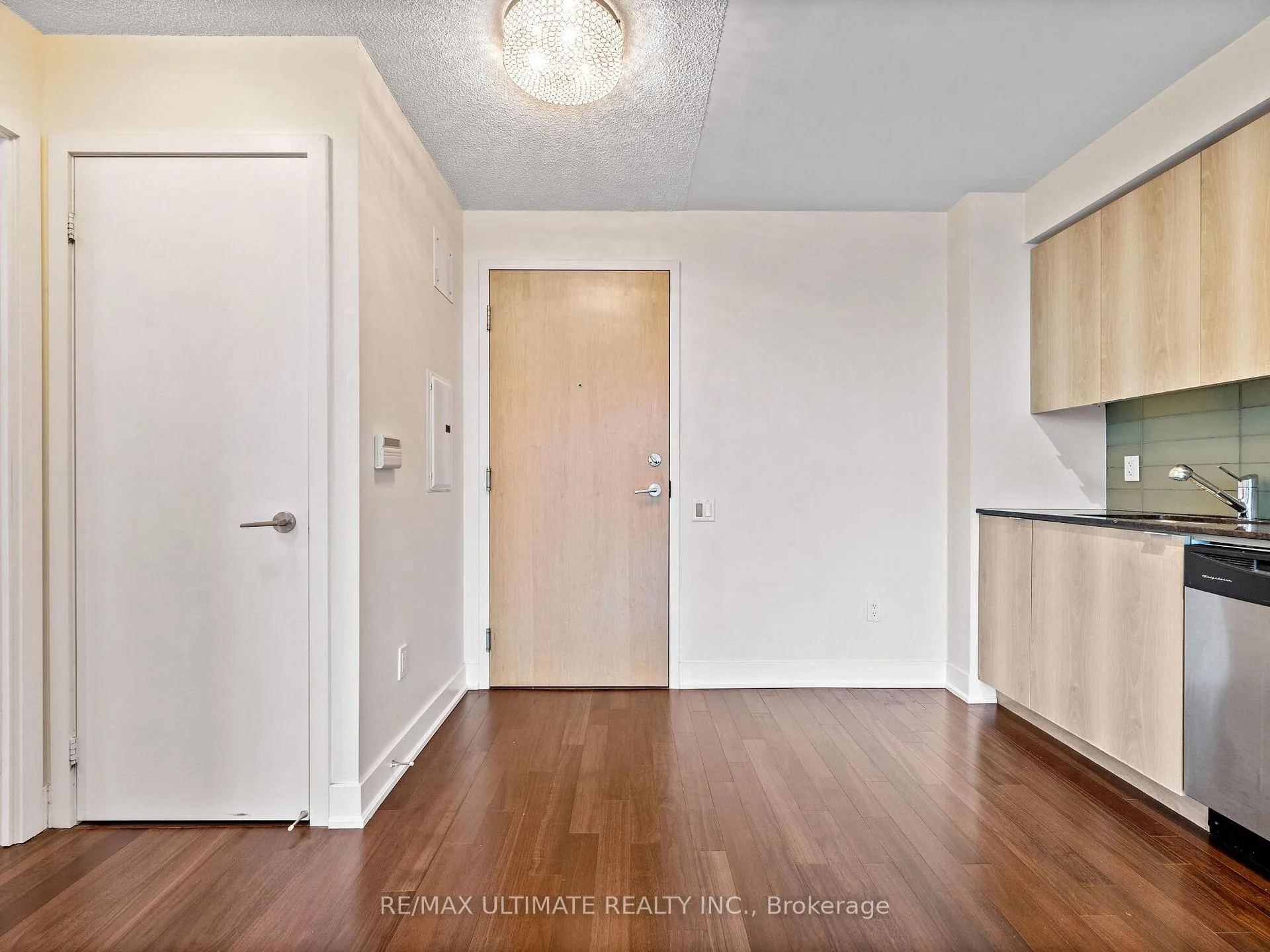 Photo 5 of Unit 1204, 1048 Broadview Avenue, Toronto, Broadview North — HOMEH