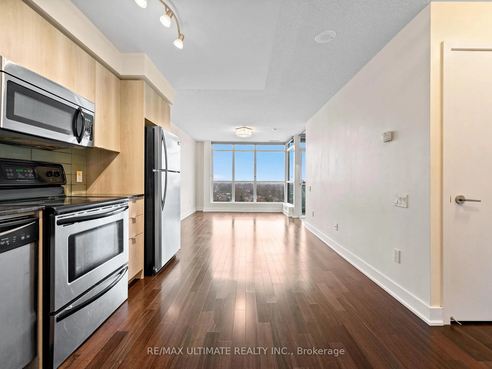 Photo 8 of Unit 1204, 1048 Broadview Avenue, Toronto, Broadview North — HOMEH