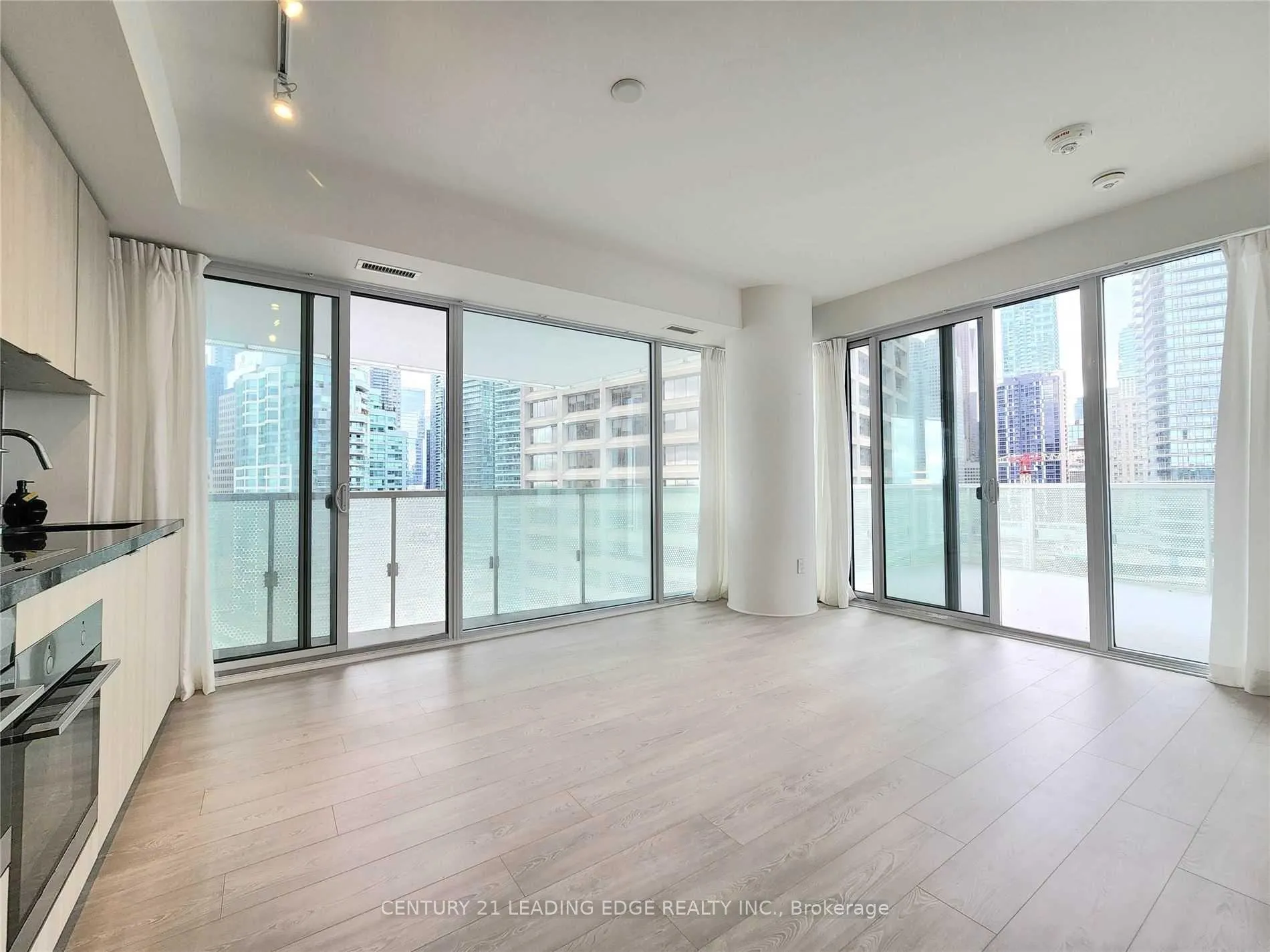 Photo 4 of Unit 1407, 15 Queens Quay E, Toronto, Waterfront Communities — HOMEH