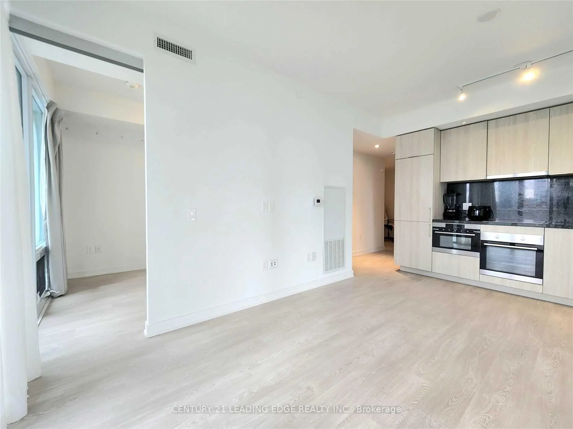 Photo 6 of Unit 1407, 15 Queens Quay E, Toronto, Waterfront Communities — HOMEH