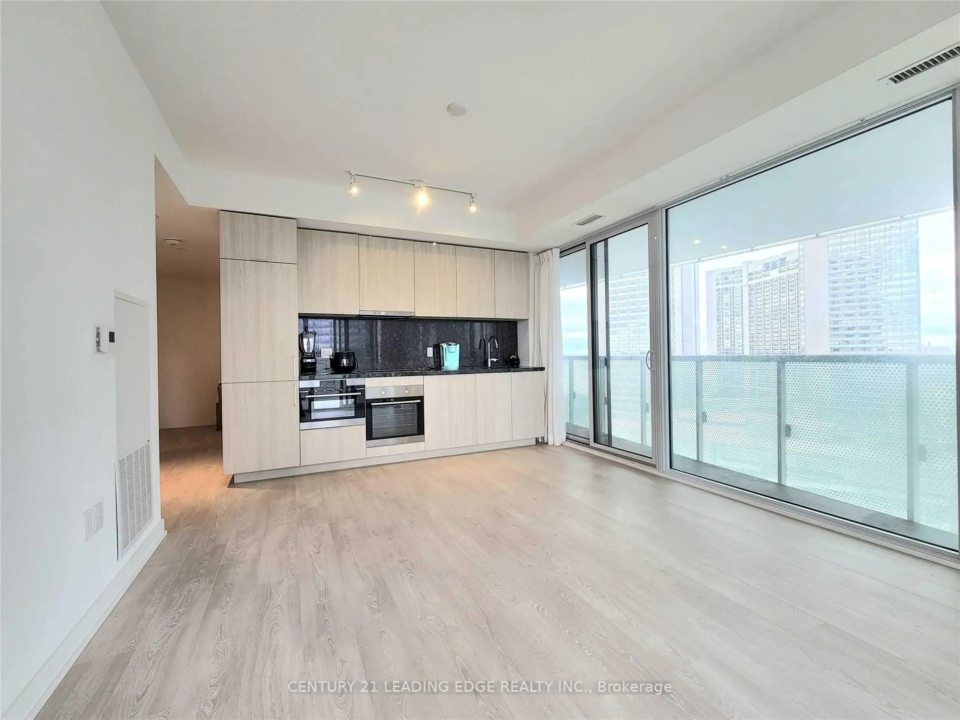 Photo 8 of Unit 1407, 15 Queens Quay E, Toronto, Waterfront Communities — HOMEH