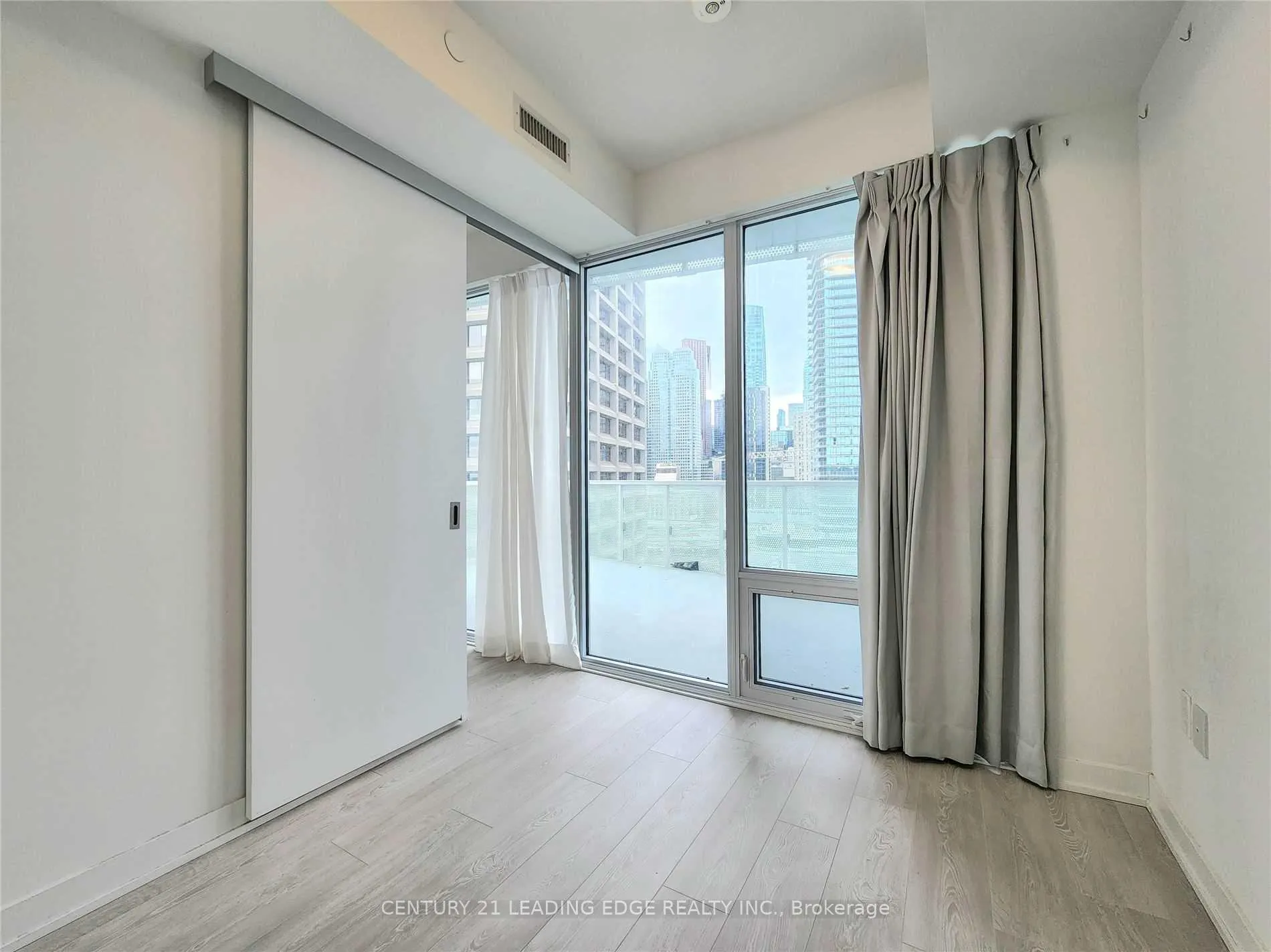 Photo 14 of Unit 1407, 15 Queens Quay E, Toronto, Waterfront Communities — HOMEH