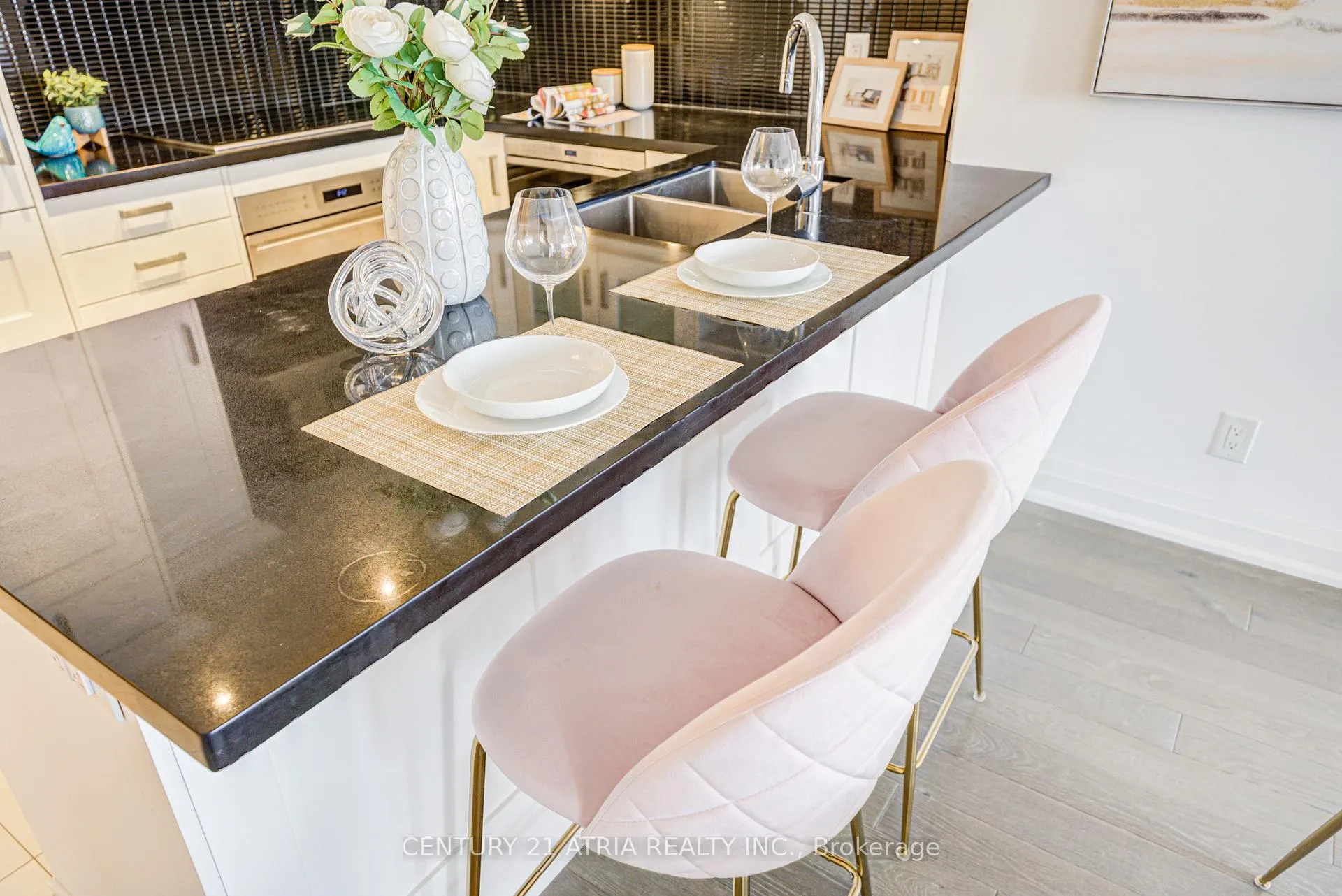 Photo 5 of Unit 501, 15 Stollery Pond Crescent, Markham, Angus Glen — HOMEH