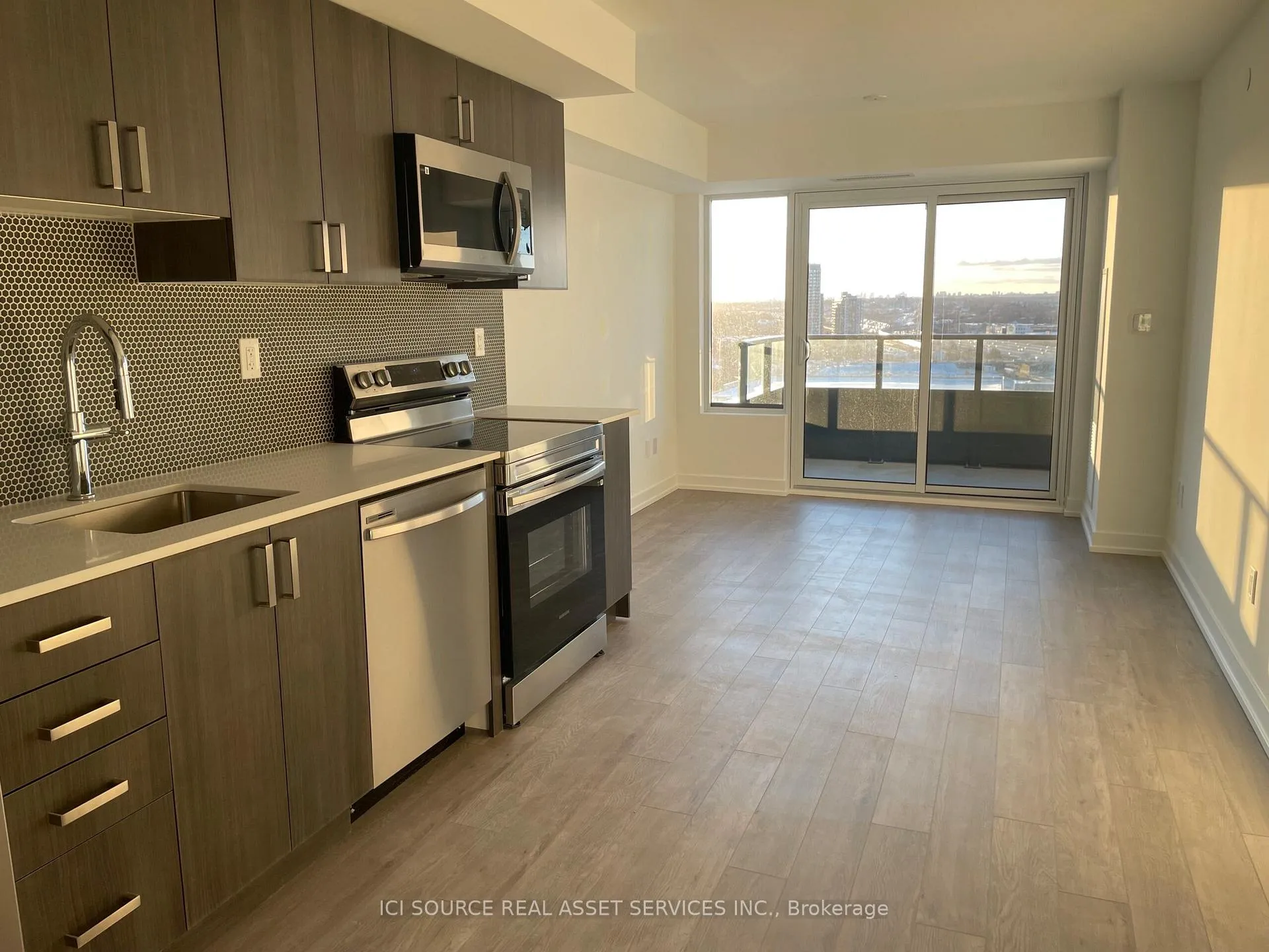 Photo 3 of Unit 1801, 1435 Celebration Drive, Pickering, Bay Ridges — HOMEH
