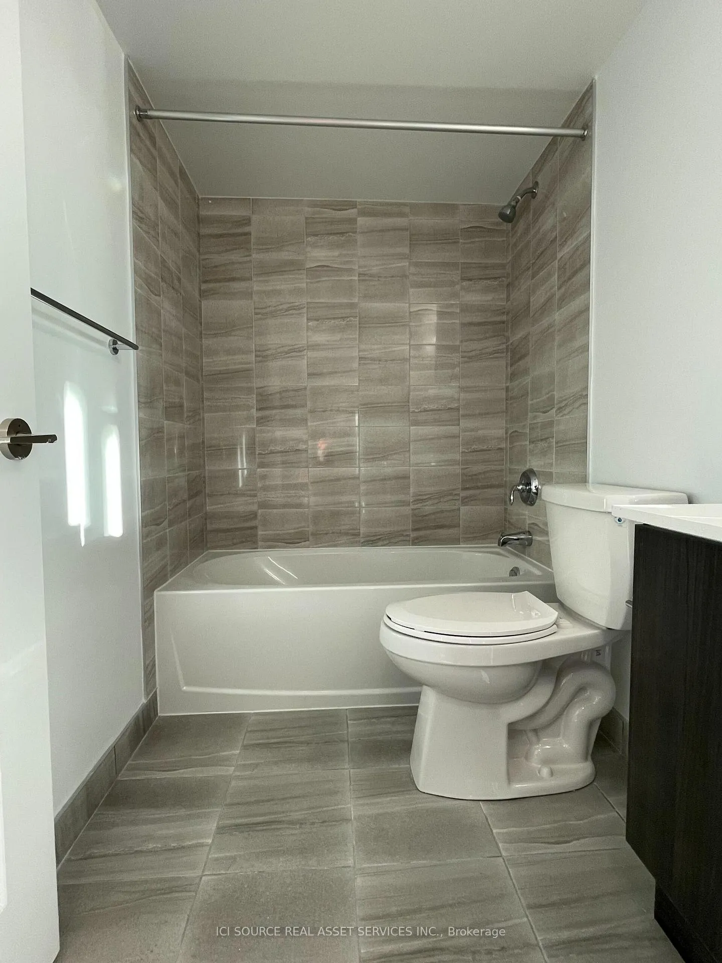 Photo 9 of Unit 1801, 1435 Celebration Drive, Pickering, Bay Ridges — HOMEH
