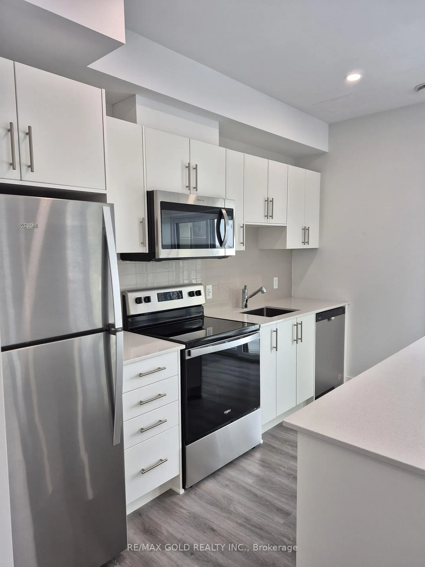 Photo 3 of Unit 305, 1000 Lackner Place E, Kitchener — HOMEH