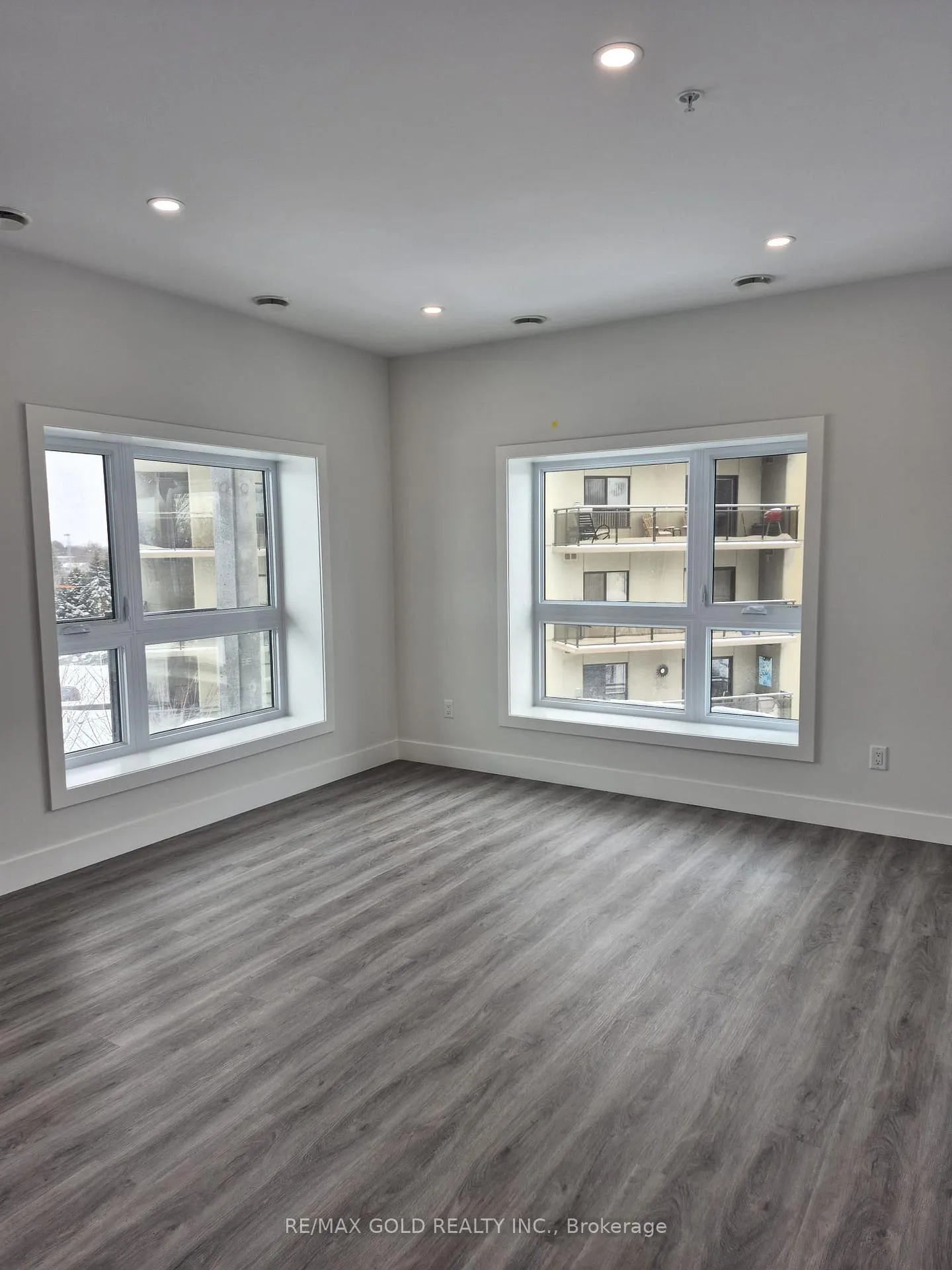 Photo 4 of Unit 305, 1000 Lackner Place E, Kitchener — HOMEH