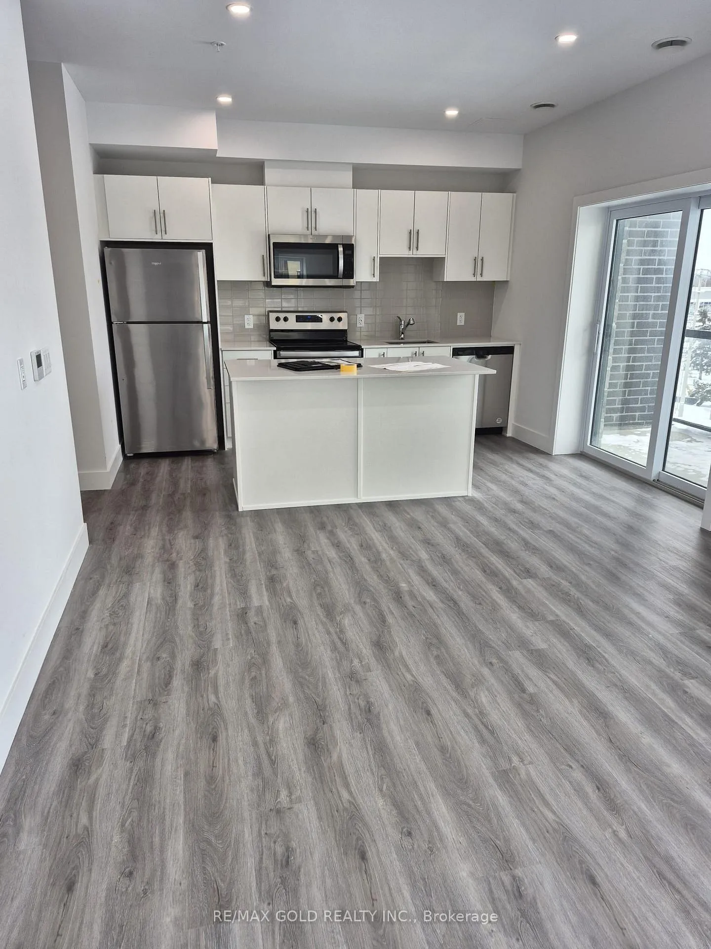 Photo 6 of Unit 305, 1000 Lackner Place E, Kitchener — HOMEH