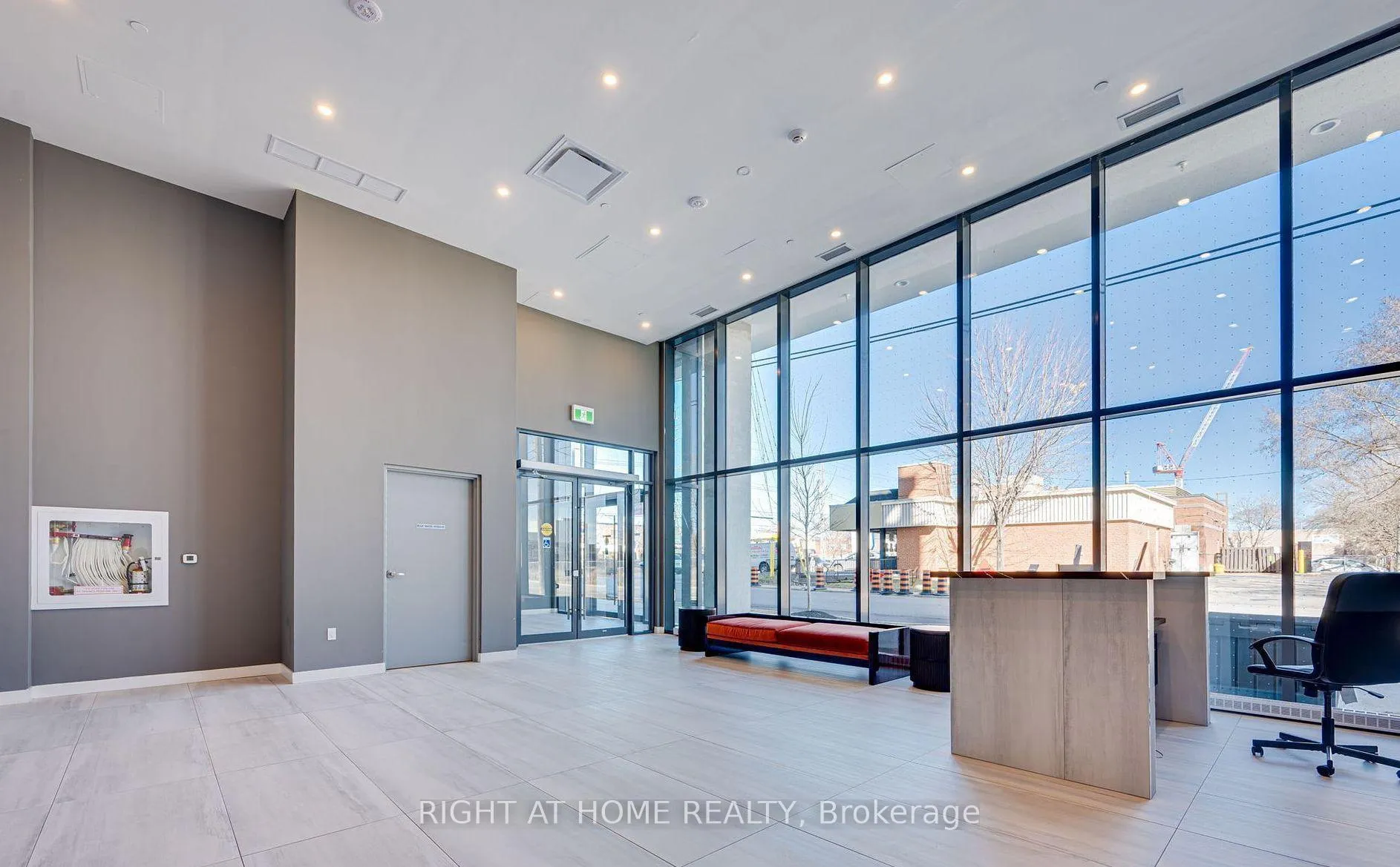 Photo 4 of Unit 416, 859 The Queensway, Etobicoke, Stonegate-Queensway — HOMEH