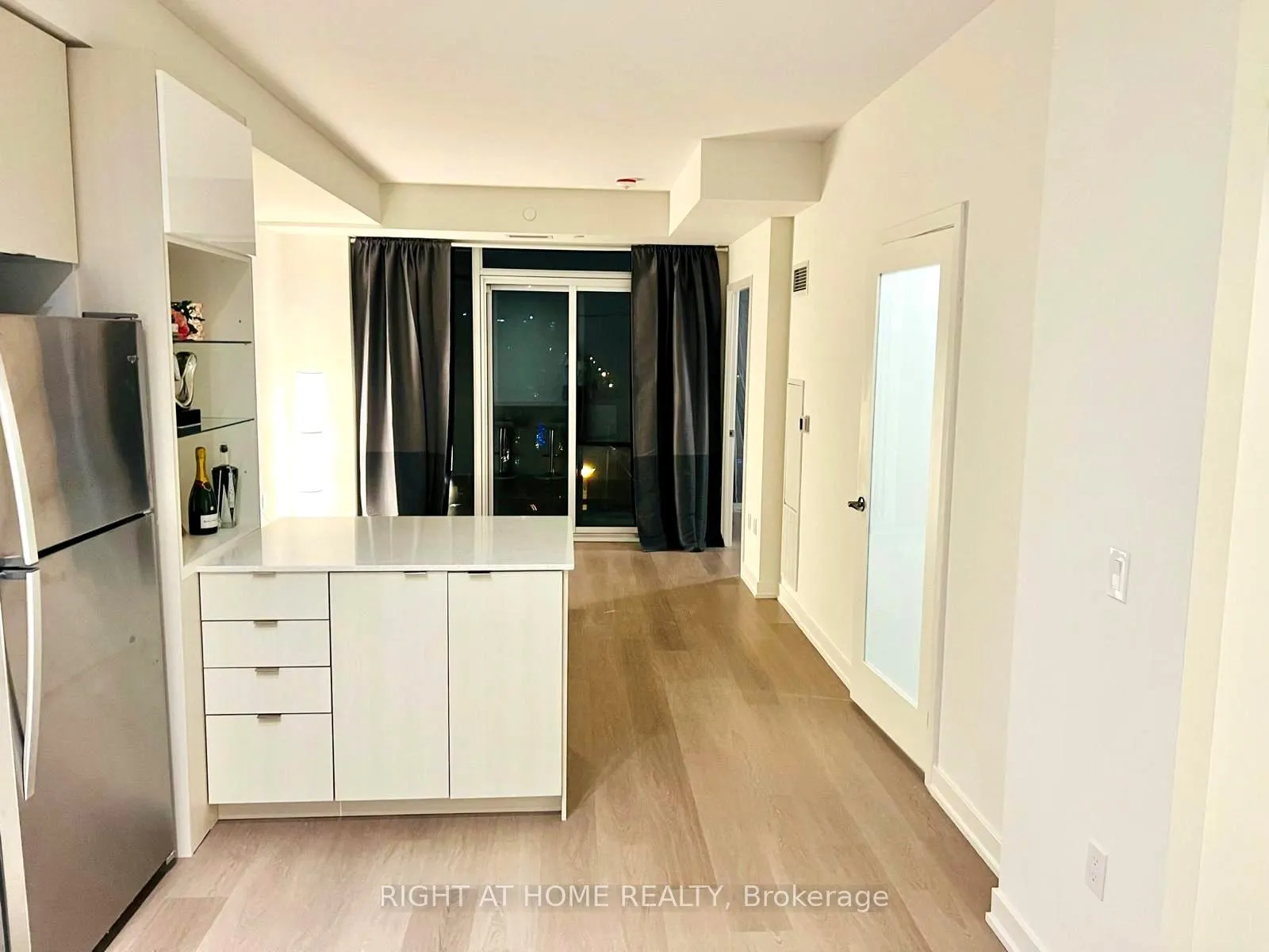 Photo 6 of Unit 416, 859 The Queensway, Etobicoke, Stonegate-Queensway — HOMEH