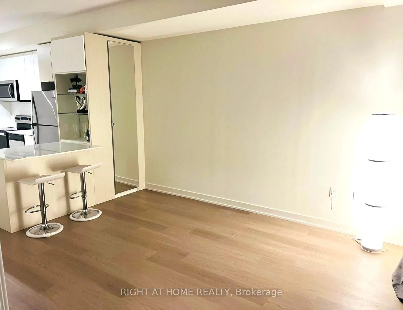 Photo 8 of Unit 416, 859 The Queensway, Etobicoke, Stonegate-Queensway — HOMEH