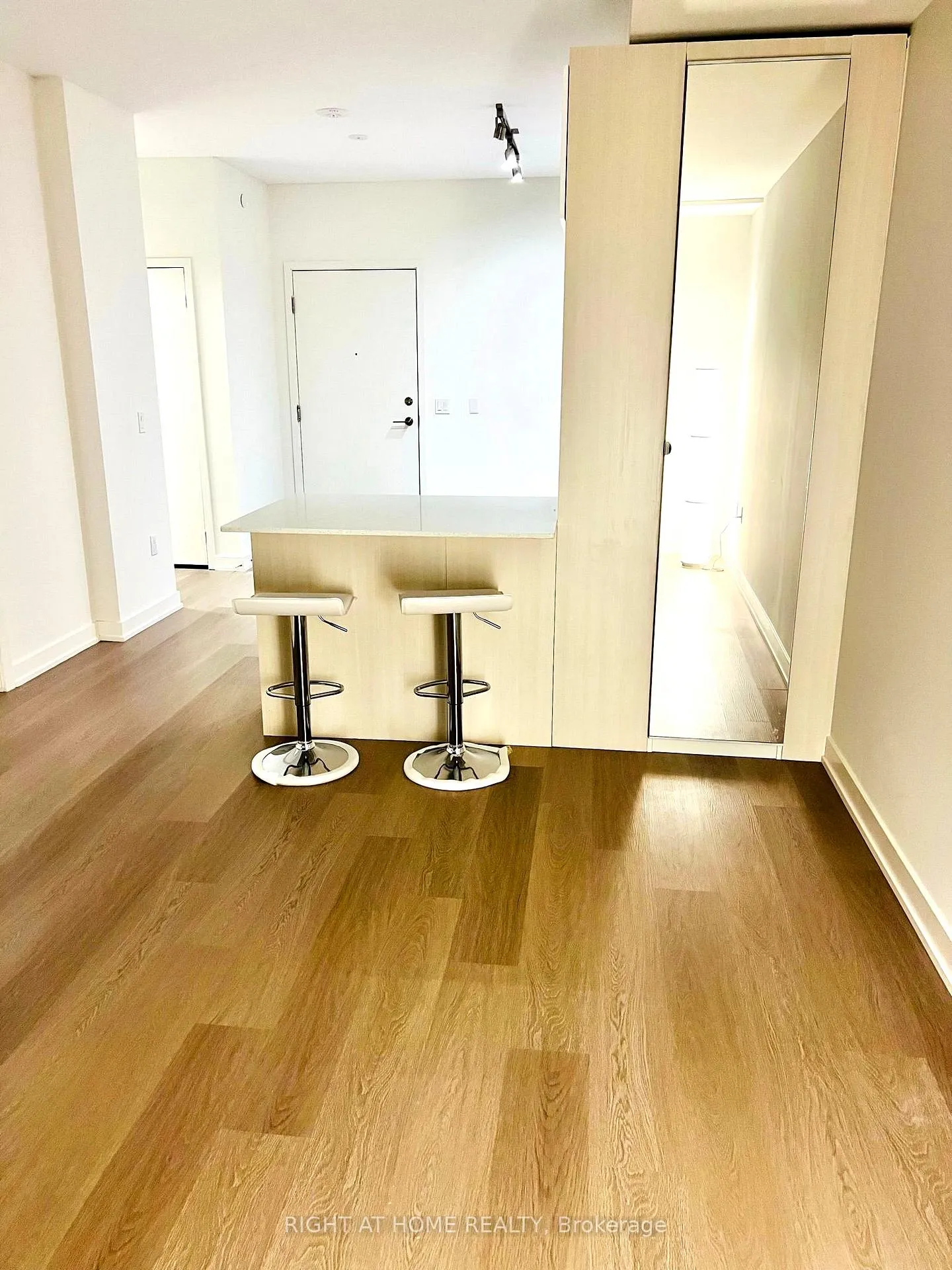 Photo 9 of Unit 416, 859 The Queensway, Etobicoke, Stonegate-Queensway — HOMEH