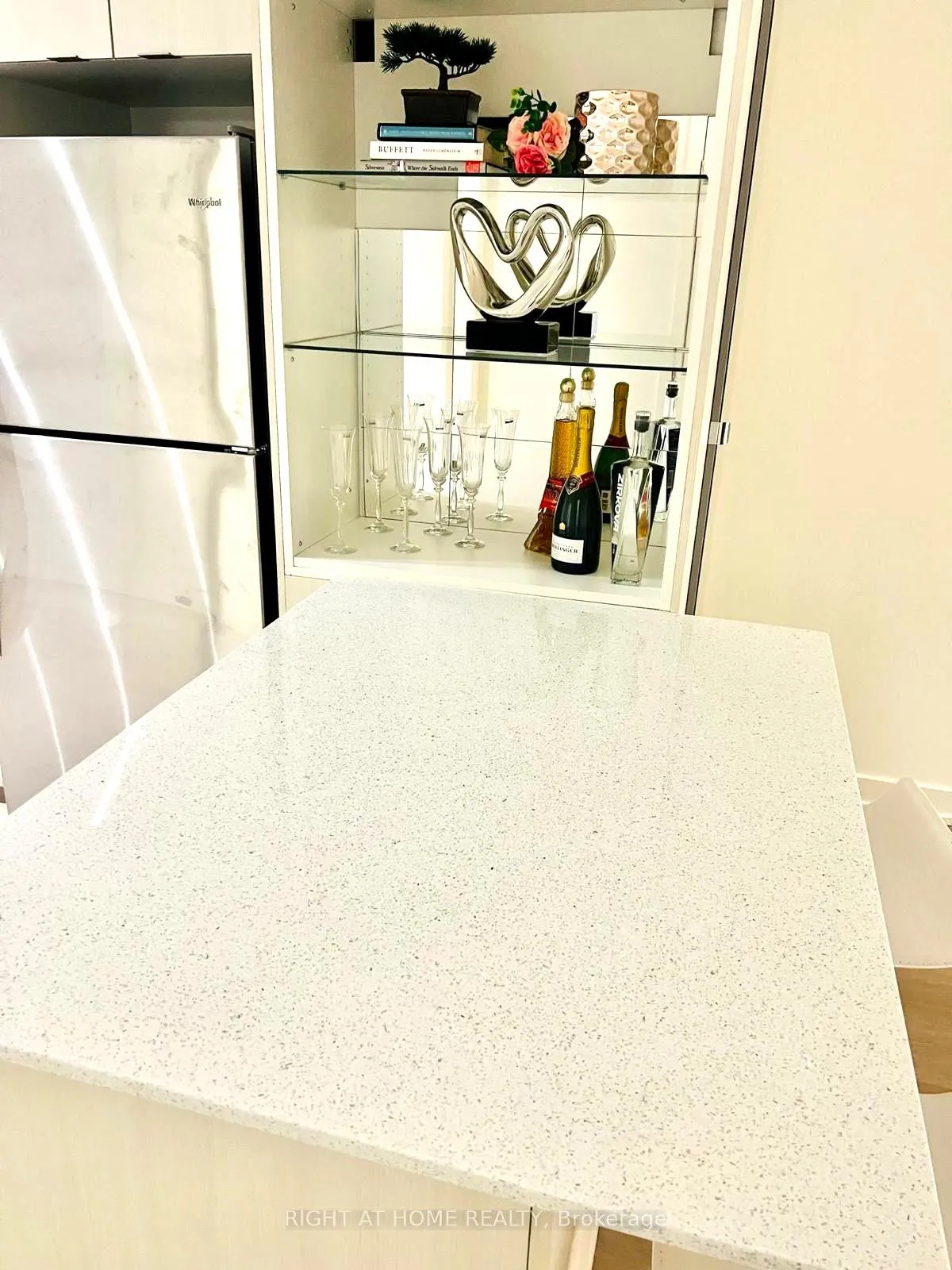 Photo 10 of Unit 416, 859 The Queensway, Etobicoke, Stonegate-Queensway — HOMEH