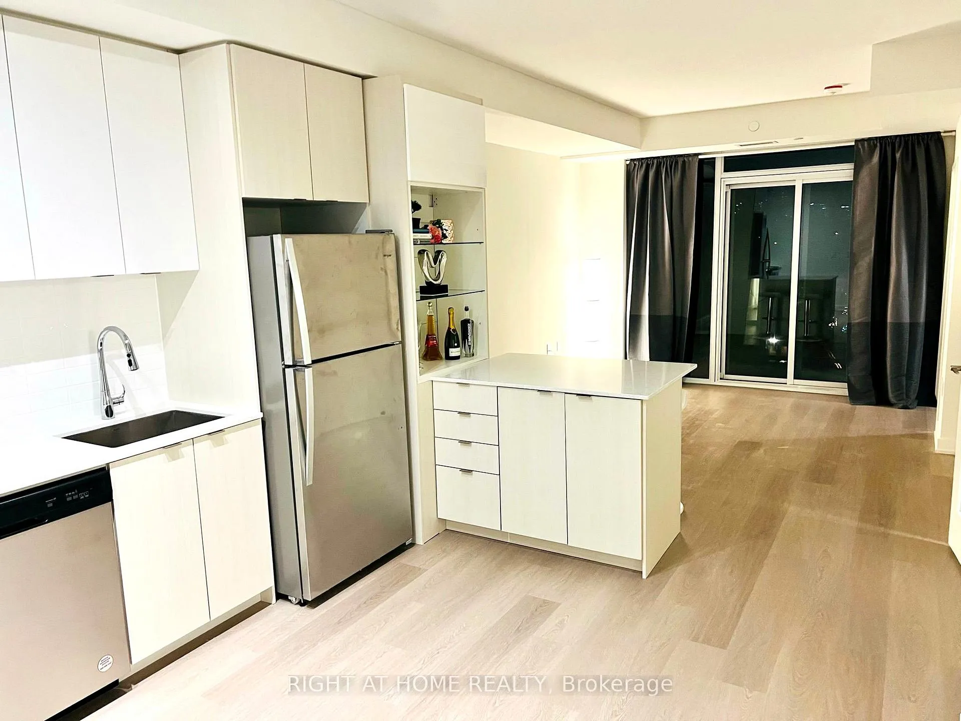 Photo 13 of Unit 416, 859 The Queensway, Etobicoke, Stonegate-Queensway — HOMEH