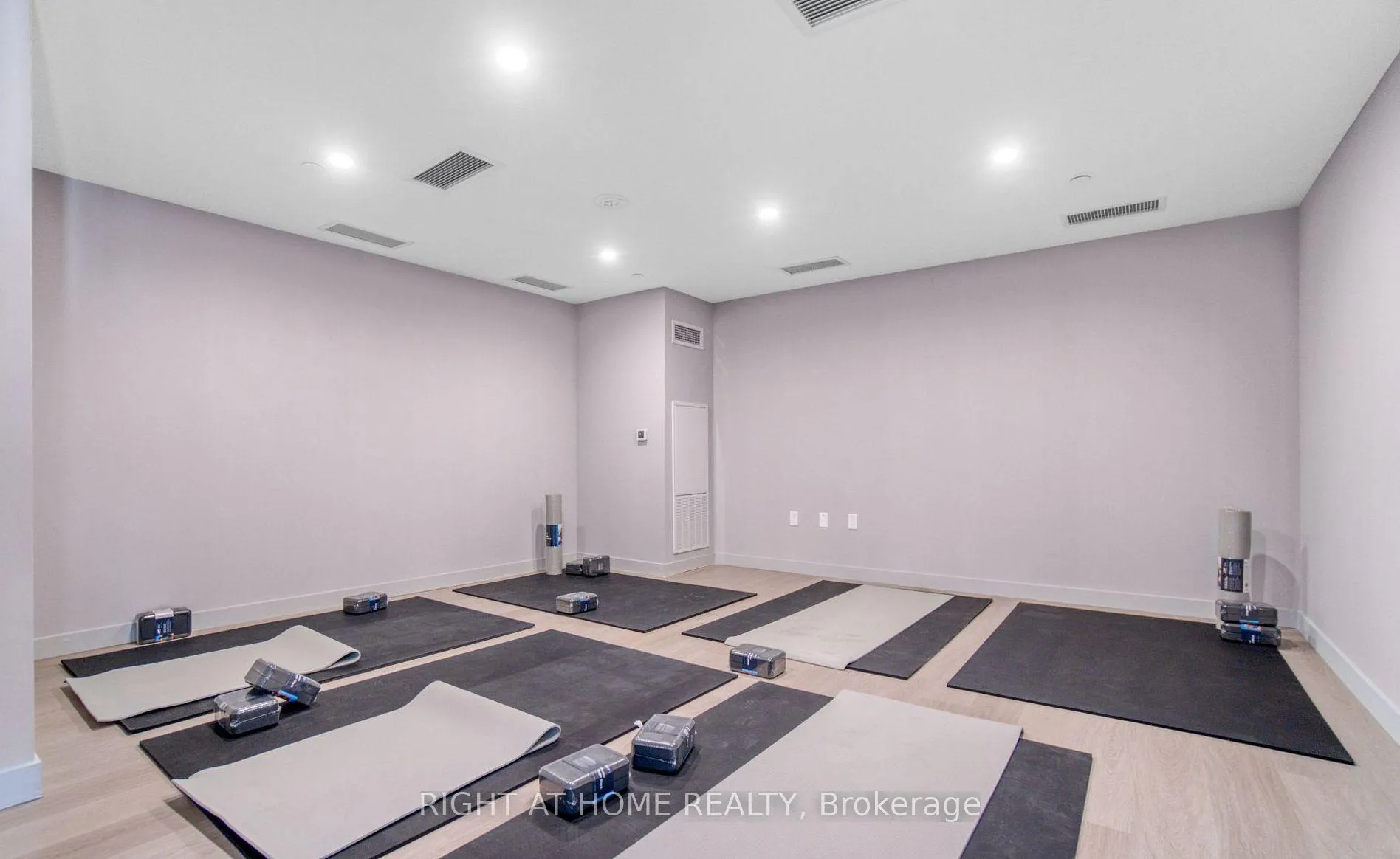 Photo 23 of Unit 416, 859 The Queensway, Etobicoke, Stonegate-Queensway — HOMEH