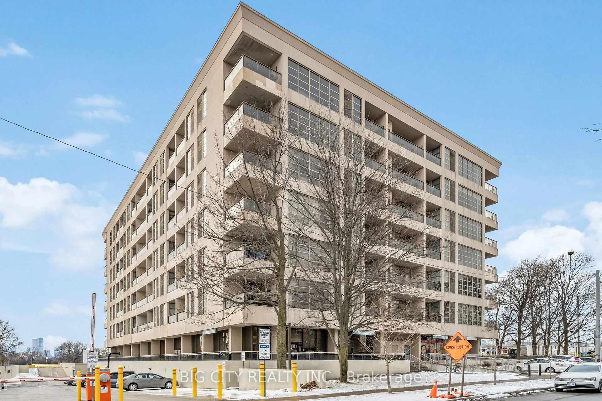 Photo 1 of Unit 403, 1 Leaside Park Drive, Toronto, Thorncliffe Park — HOMEH