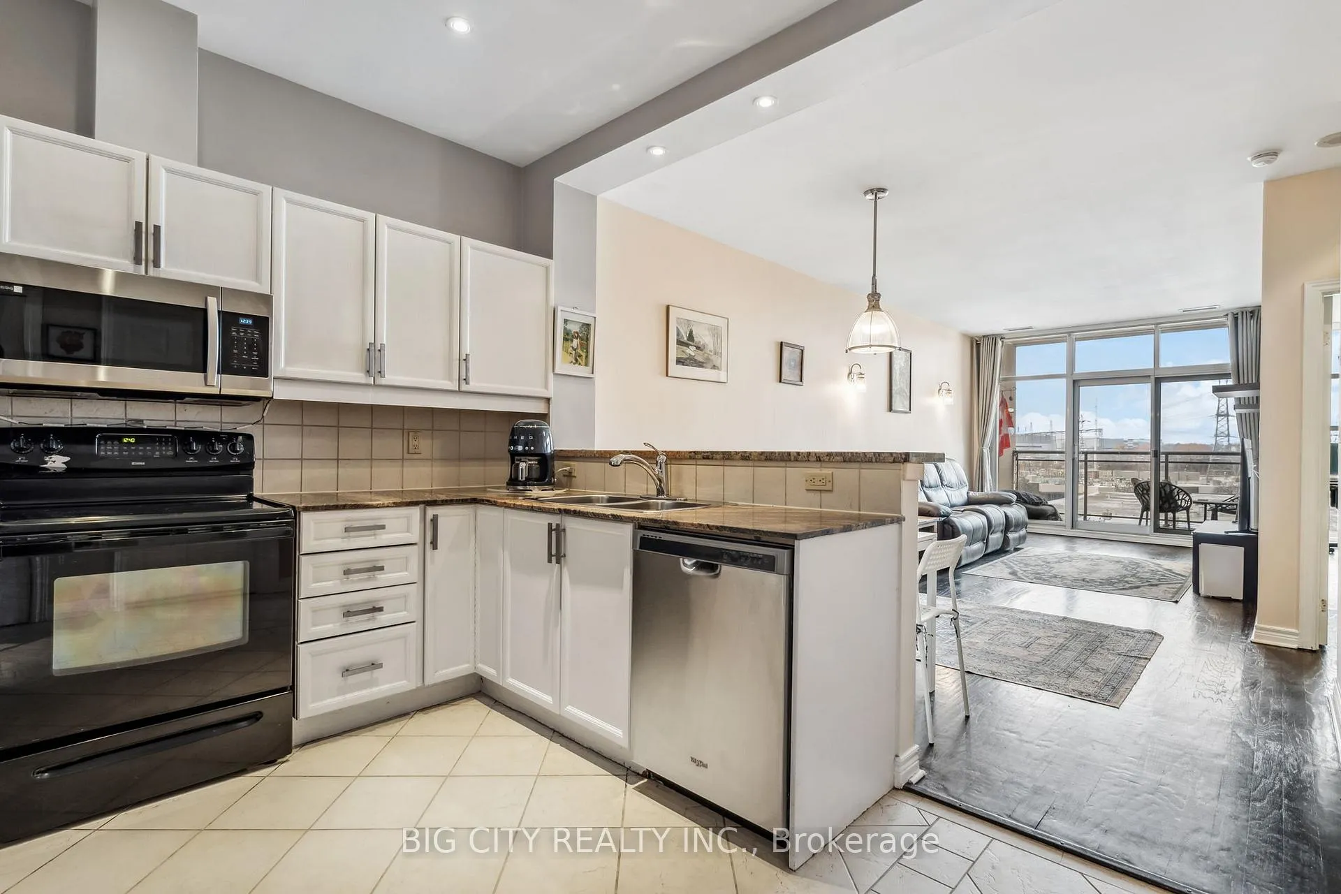 Photo 4 of Unit 403, 1 Leaside Park Drive, Toronto, Thorncliffe Park — HOMEH
