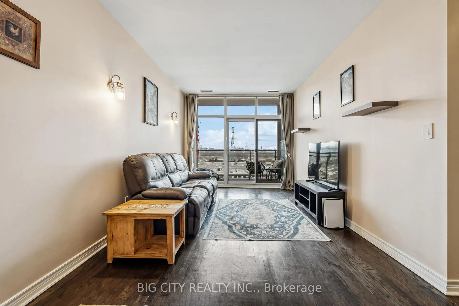 Photo 6 of Unit 403, 1 Leaside Park Drive, Toronto, Thorncliffe Park — HOMEH