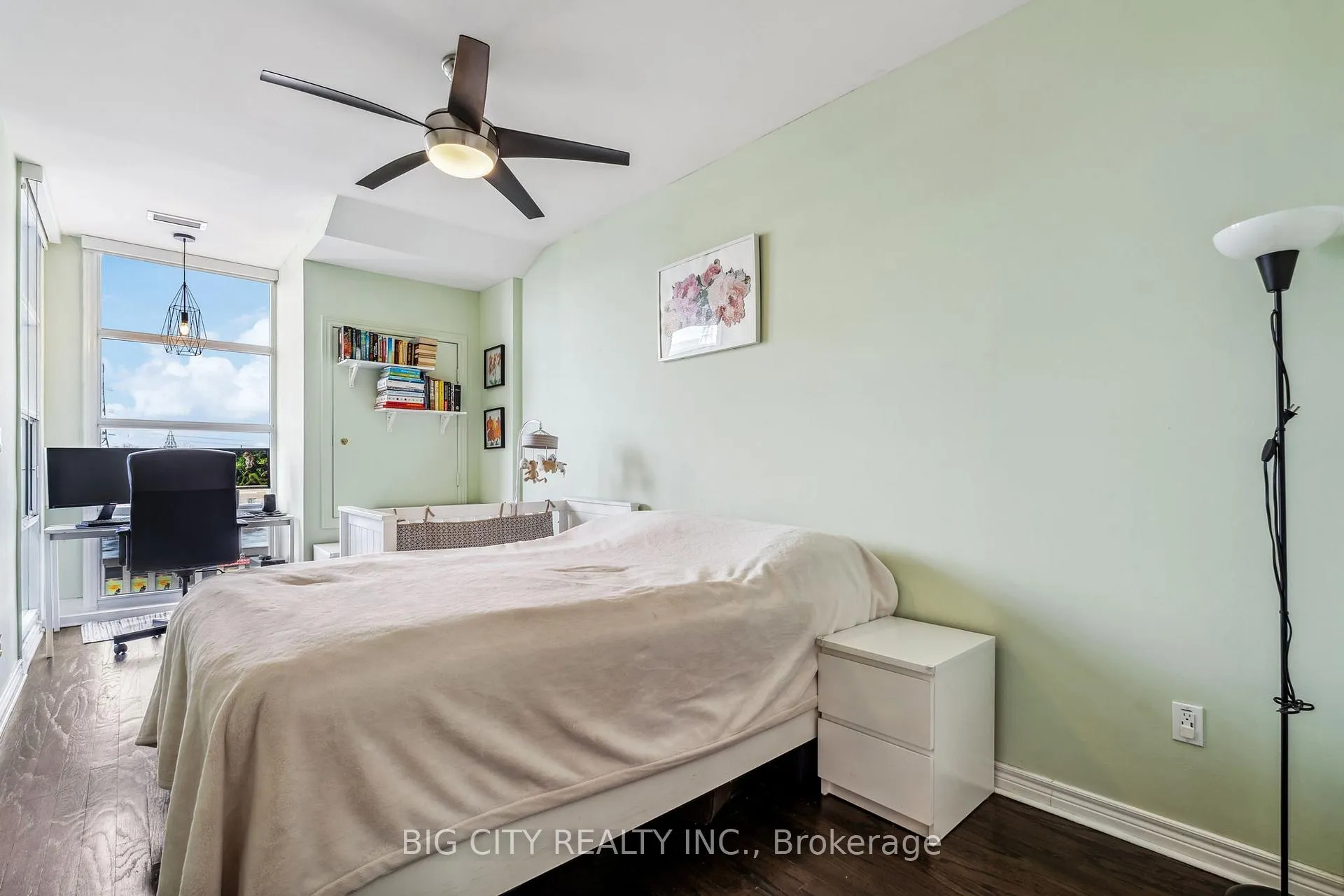 Photo 9 of Unit 403, 1 Leaside Park Drive, Toronto, Thorncliffe Park — HOMEH