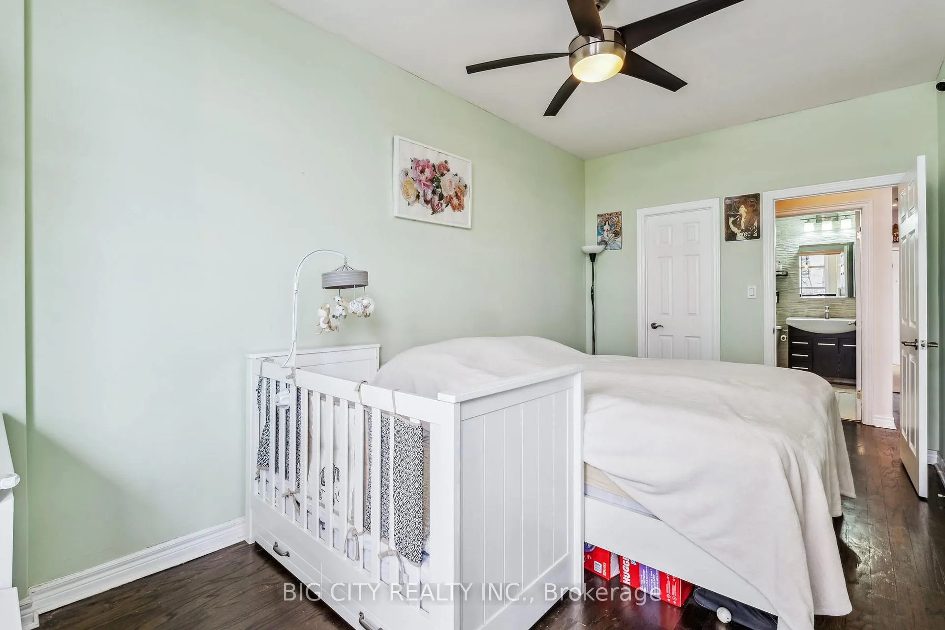 Photo 10 of Unit 403, 1 Leaside Park Drive, Toronto, Thorncliffe Park — HOMEH