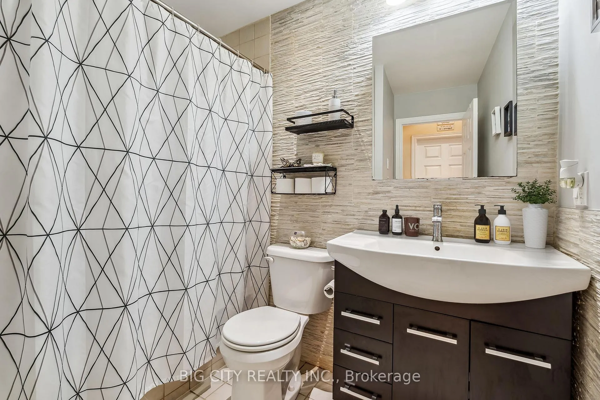 Photo 11 of Unit 403, 1 Leaside Park Drive, Toronto, Thorncliffe Park — HOMEH