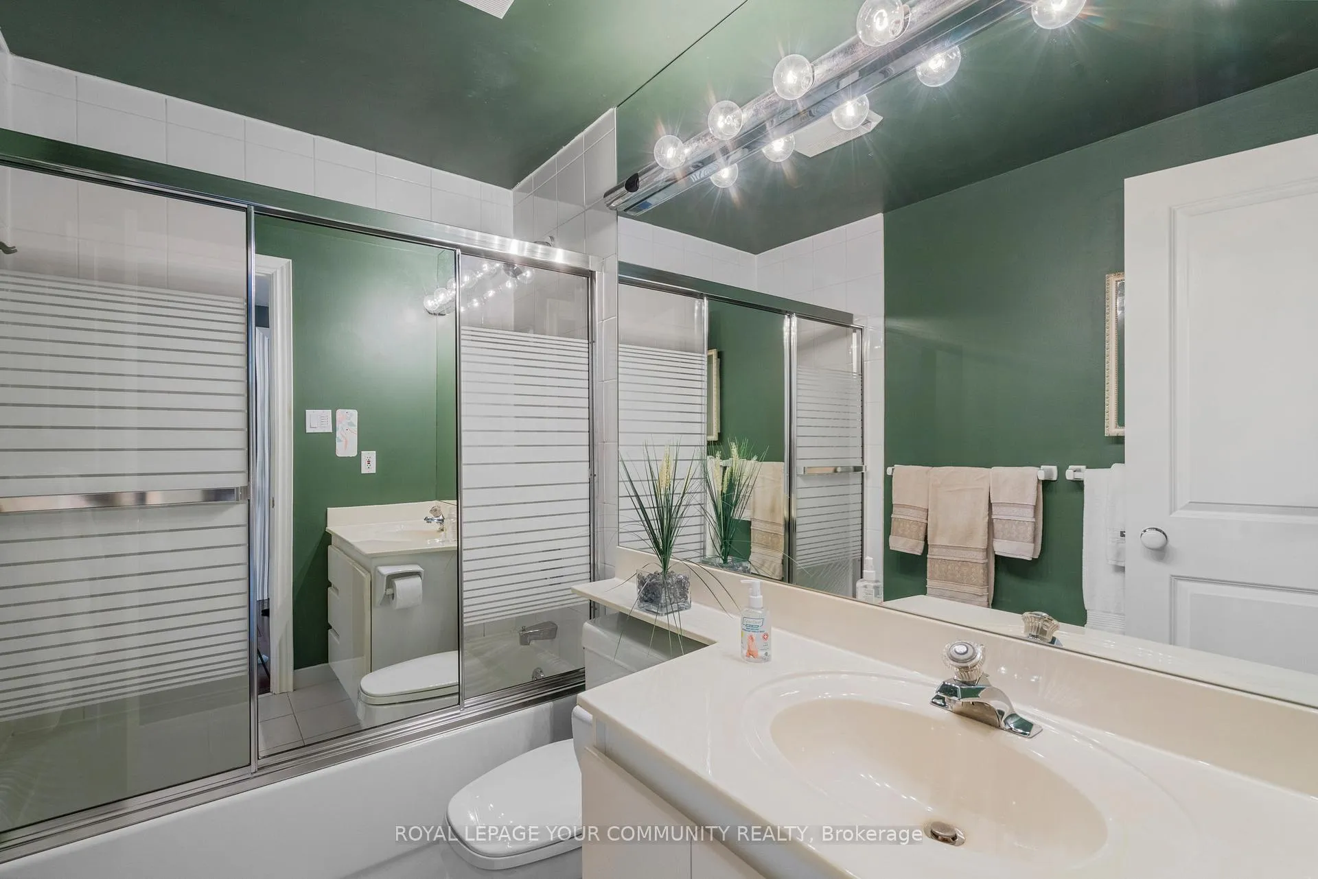 Photo 14 of 248 Royal Orchard Boulevard, Markham, Royal Orchard — HOMEH