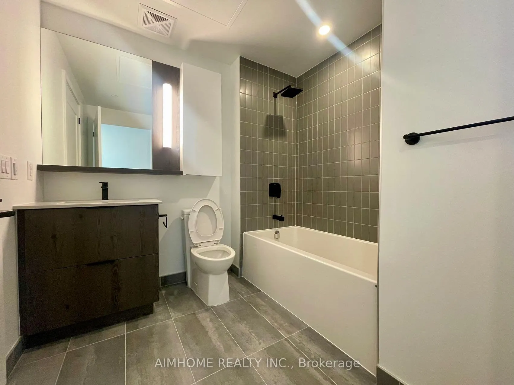 Photo 4 of Unit 612, 5 Defries Street, Toronto, Regent Park — HOMEH