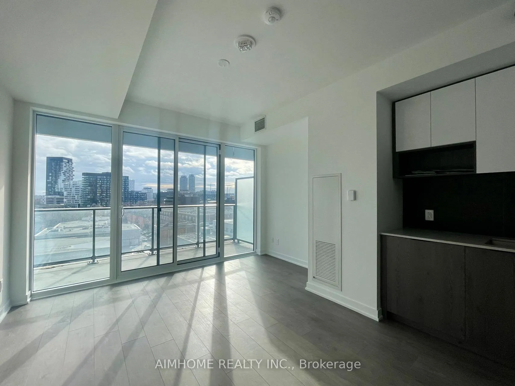 Photo 5 of Unit 612, 5 Defries Street, Toronto, Regent Park — HOMEH