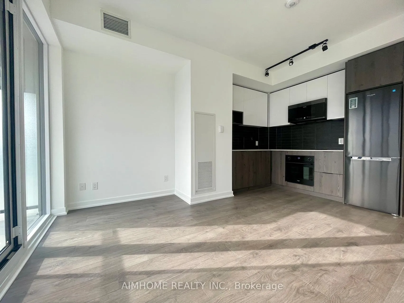 Photo 6 of Unit 612, 5 Defries Street, Toronto, Regent Park — HOMEH