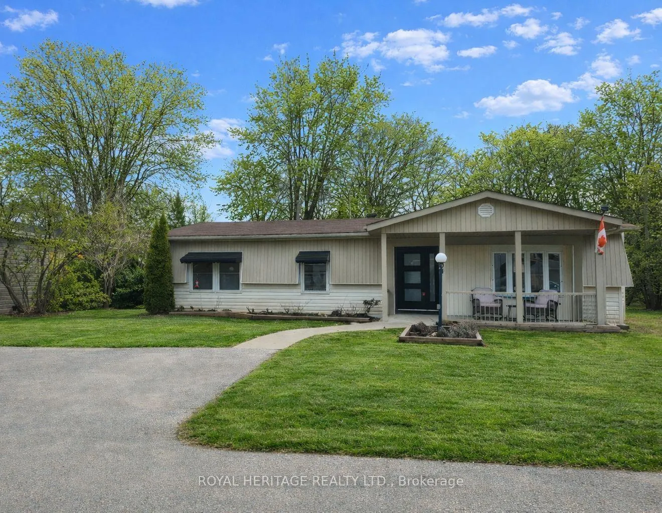 Photo 2 of 104 Linden Lane, Innisfil, Rural Innisfil — HOMEH