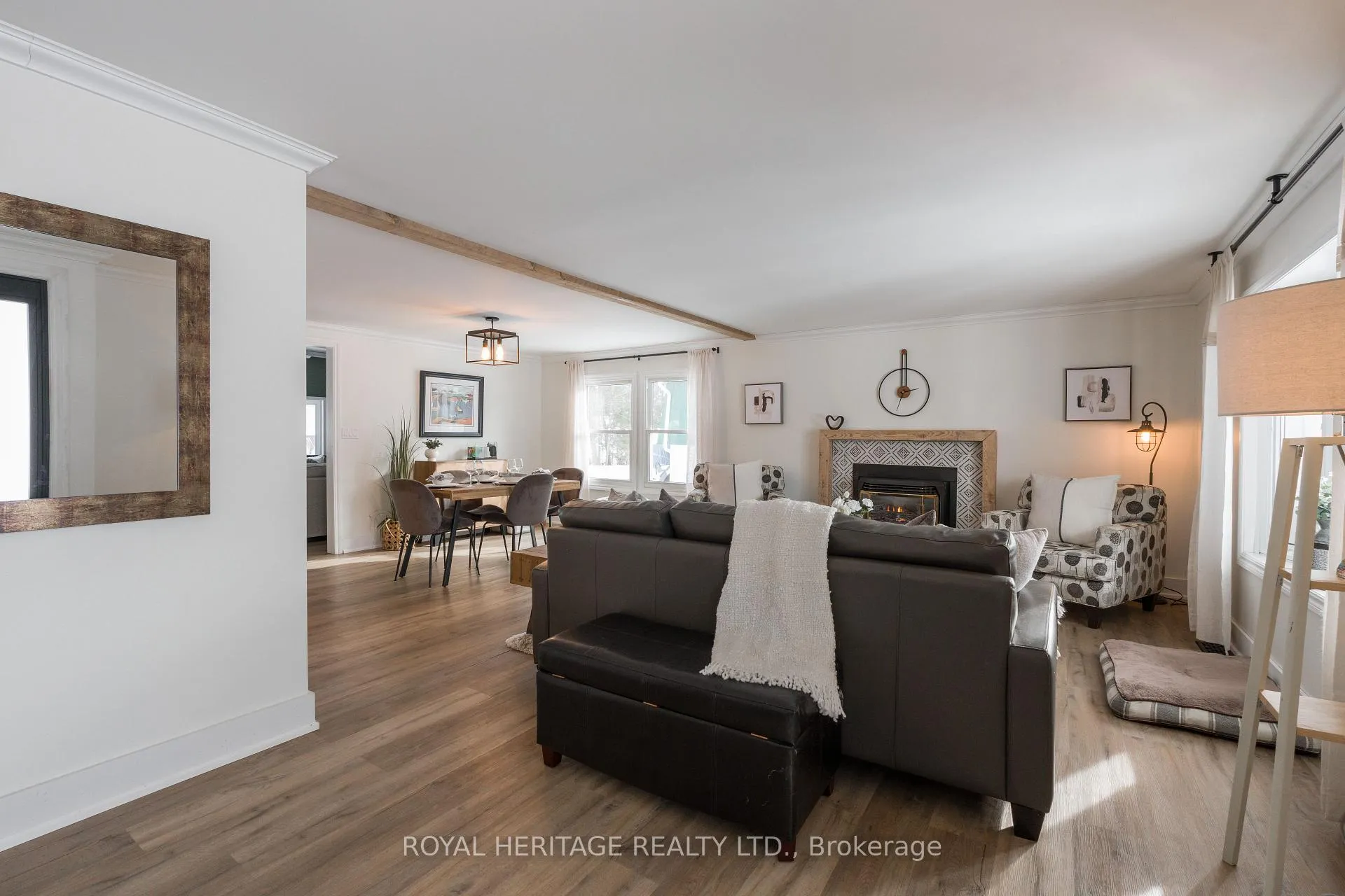 Photo 4 of 104 Linden Lane, Innisfil, Rural Innisfil — HOMEH