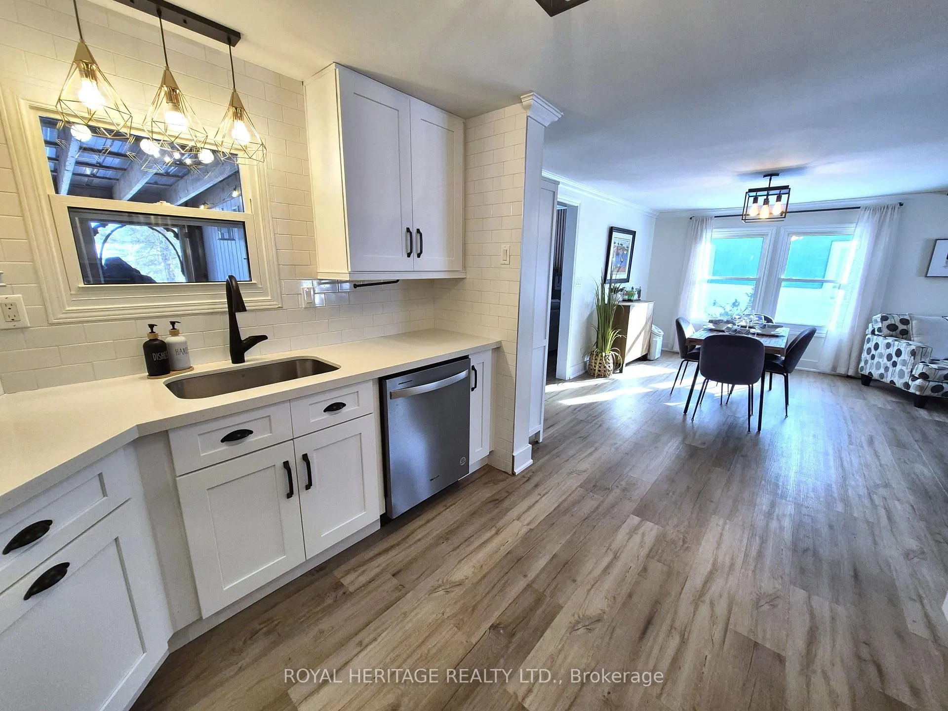 Photo 9 of 104 Linden Lane, Innisfil, Rural Innisfil — HOMEH