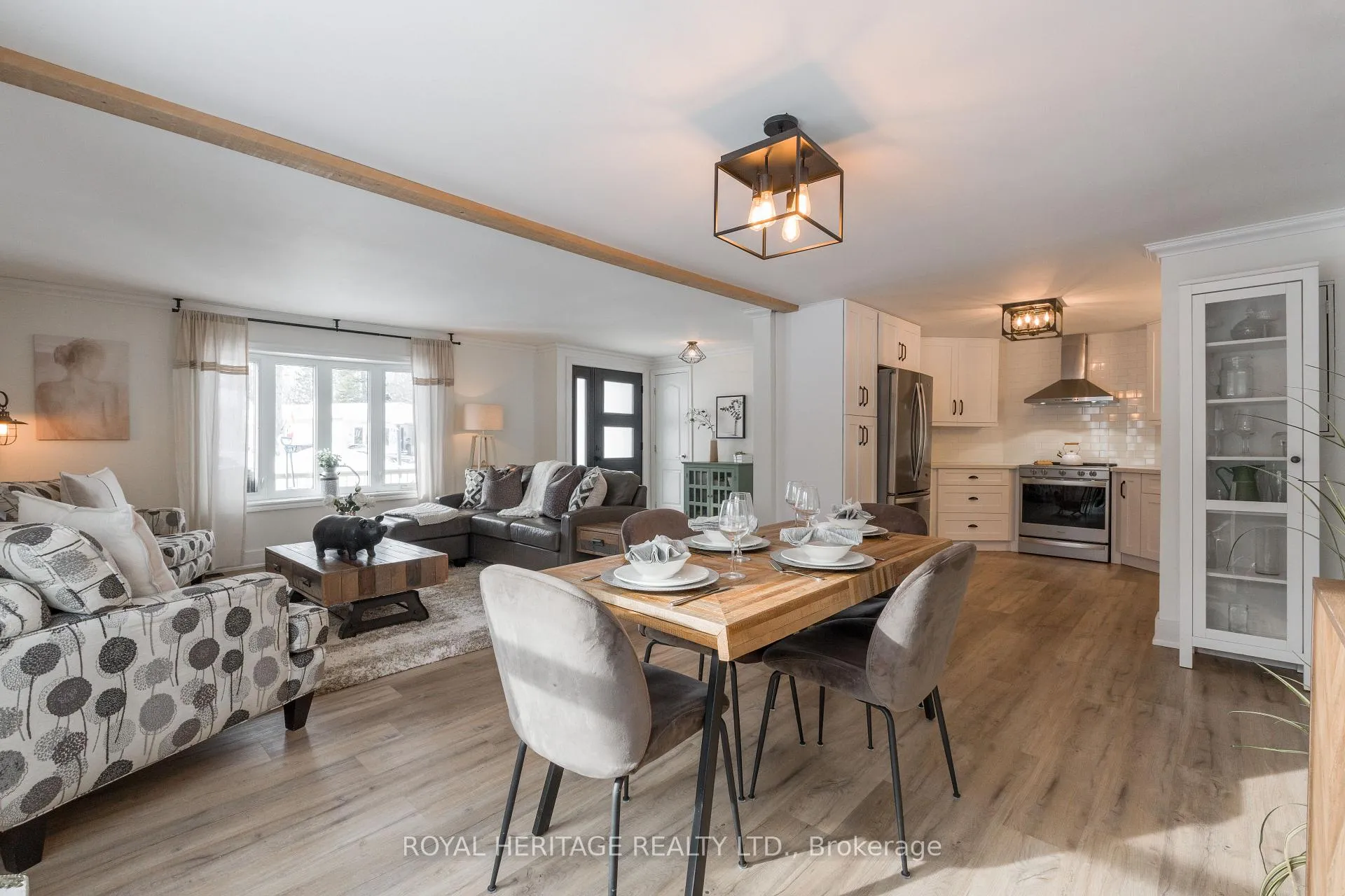 Photo 15 of 104 Linden Lane, Innisfil, Rural Innisfil — HOMEH