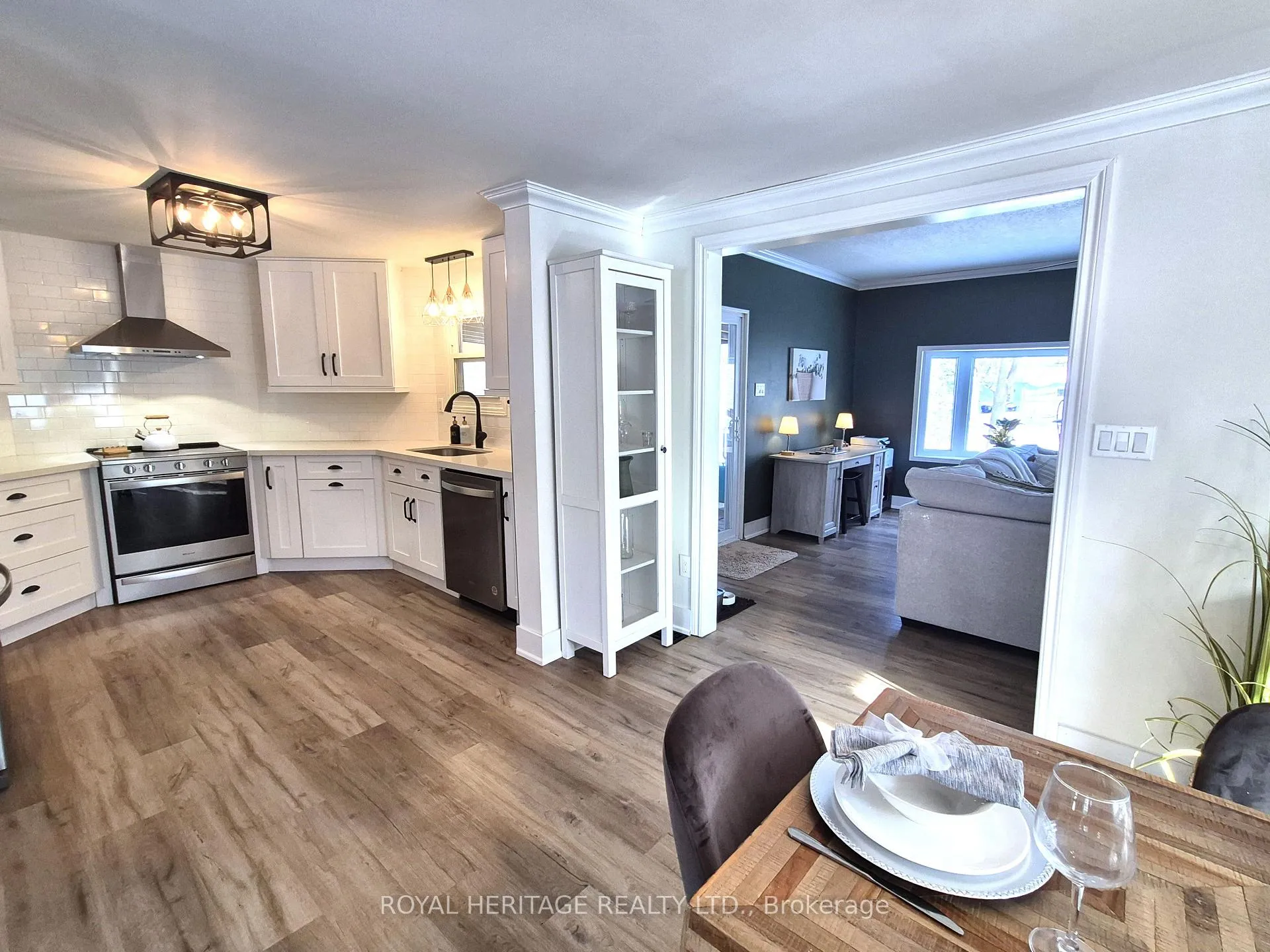 Photo 18 of 104 Linden Lane, Innisfil, Rural Innisfil — HOMEH