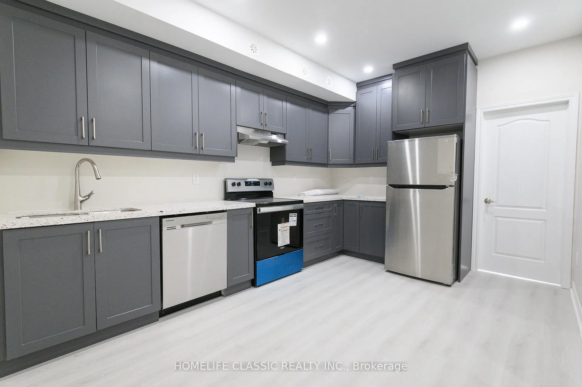 Front of Unit 1st Fl., 2915 Bur Oak Avenue