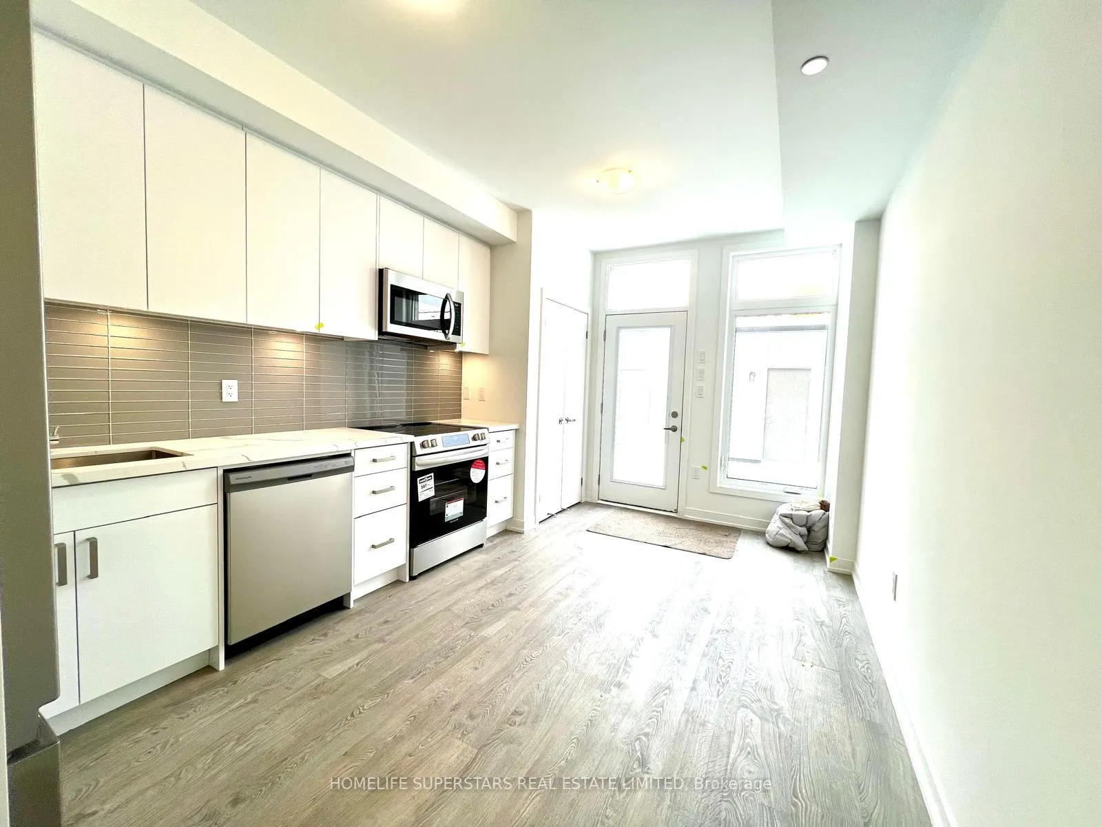 Photo 4 of 38 Turtle Island Road, Toronto, Englemount-Lawrence — HOMEH