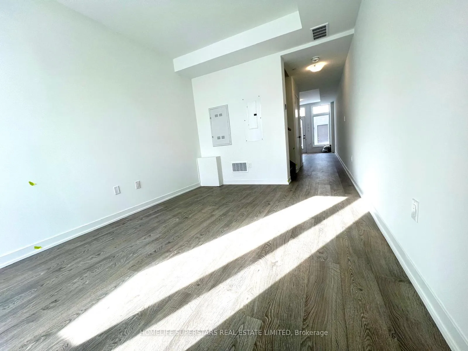 Photo 8 of 38 Turtle Island Road, Toronto, Englemount-Lawrence — HOMEH