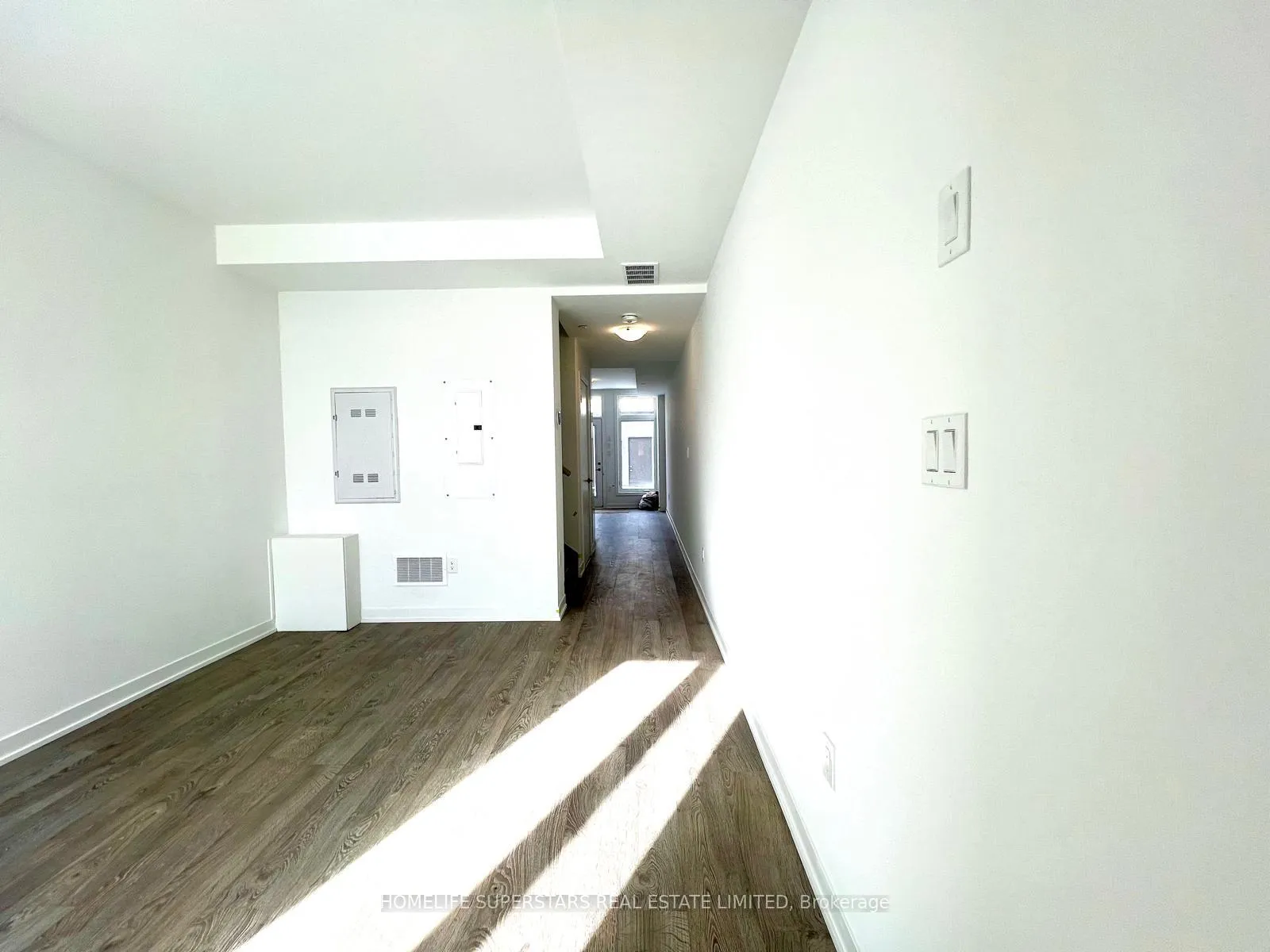 Photo 9 of 38 Turtle Island Road, Toronto, Englemount-Lawrence — HOMEH