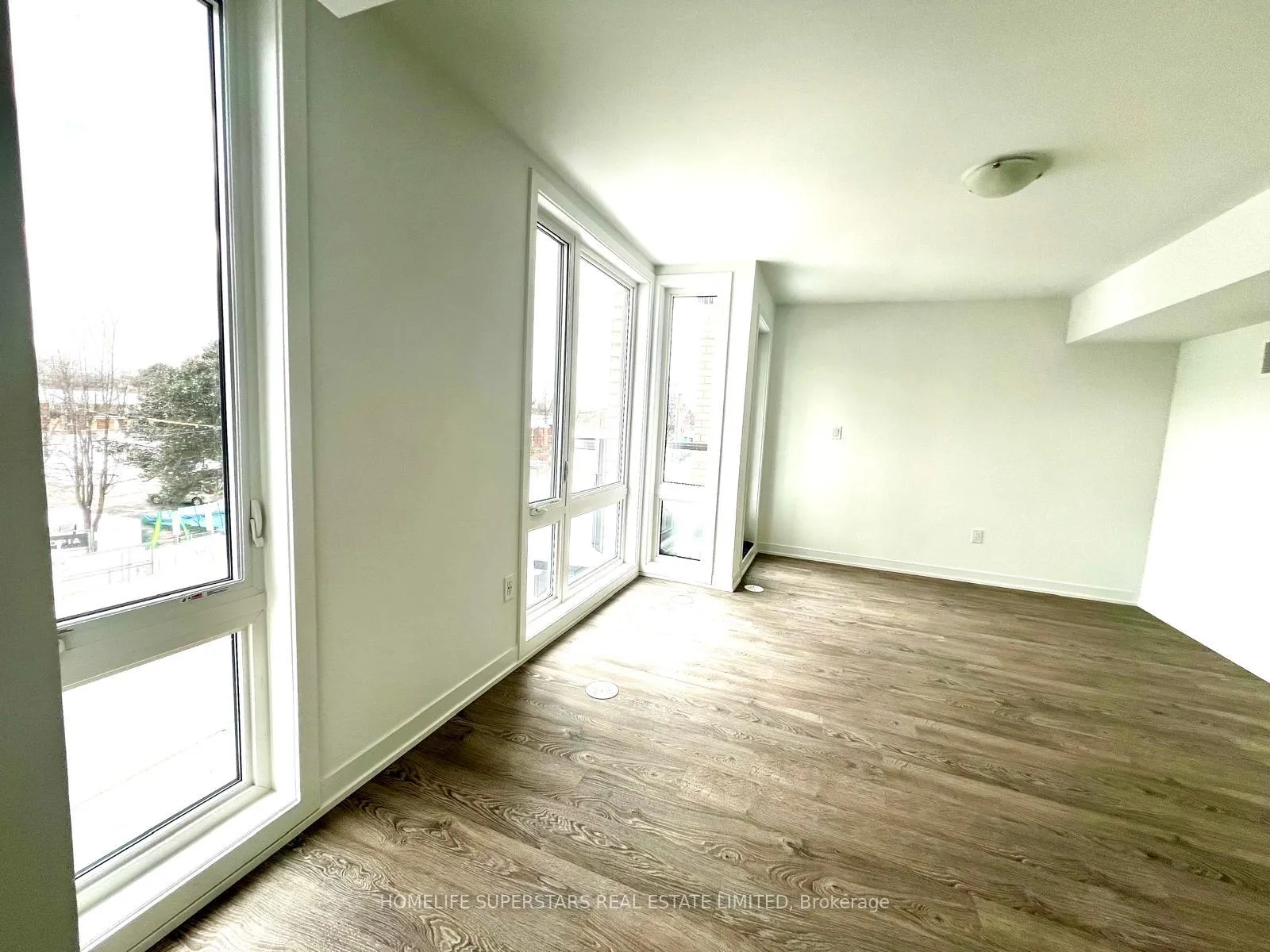 Photo 16 of 38 Turtle Island Road, Toronto, Englemount-Lawrence — HOMEH