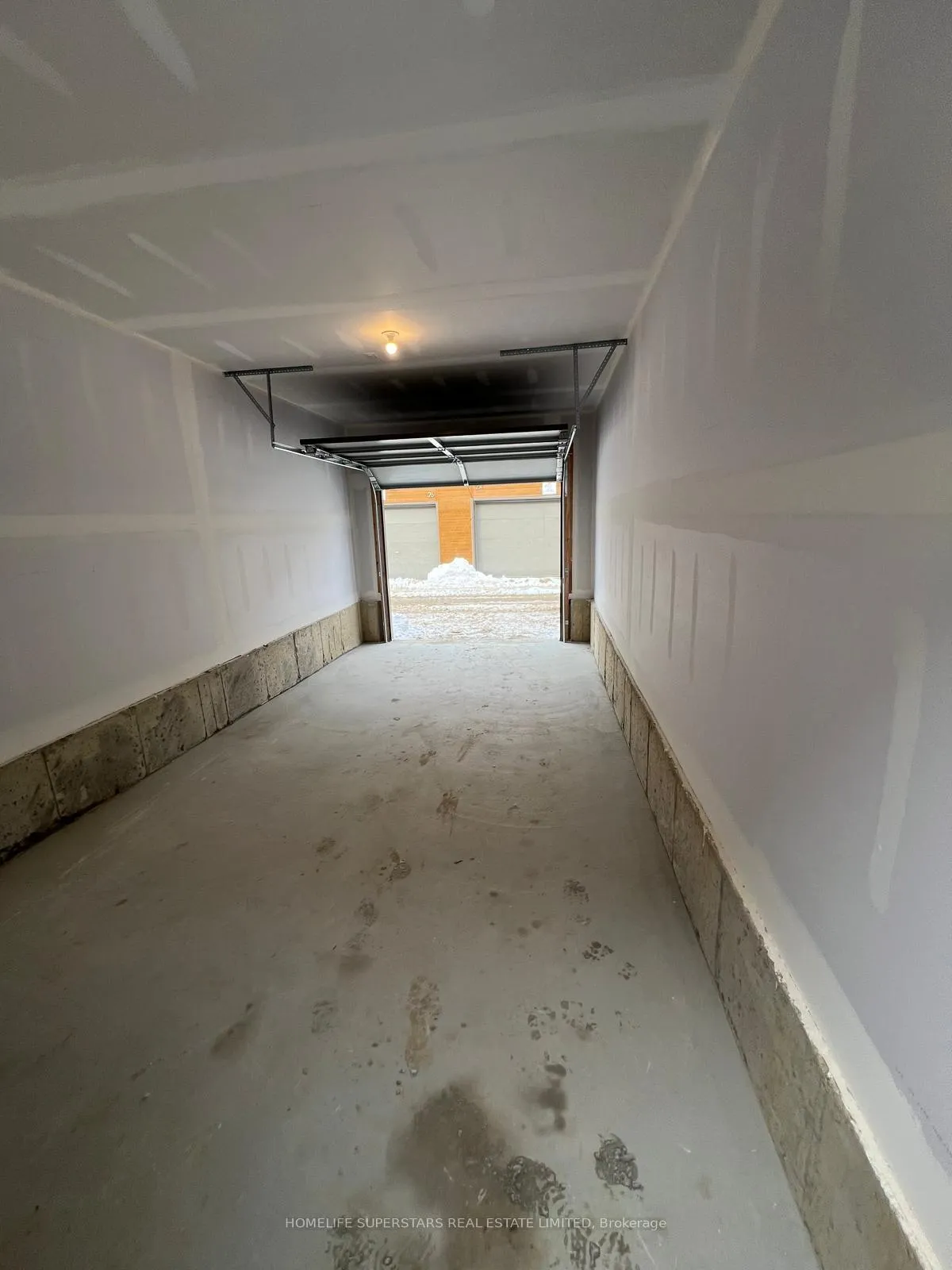 Photo 34 of 38 Turtle Island Road, Toronto, Englemount-Lawrence — HOMEH