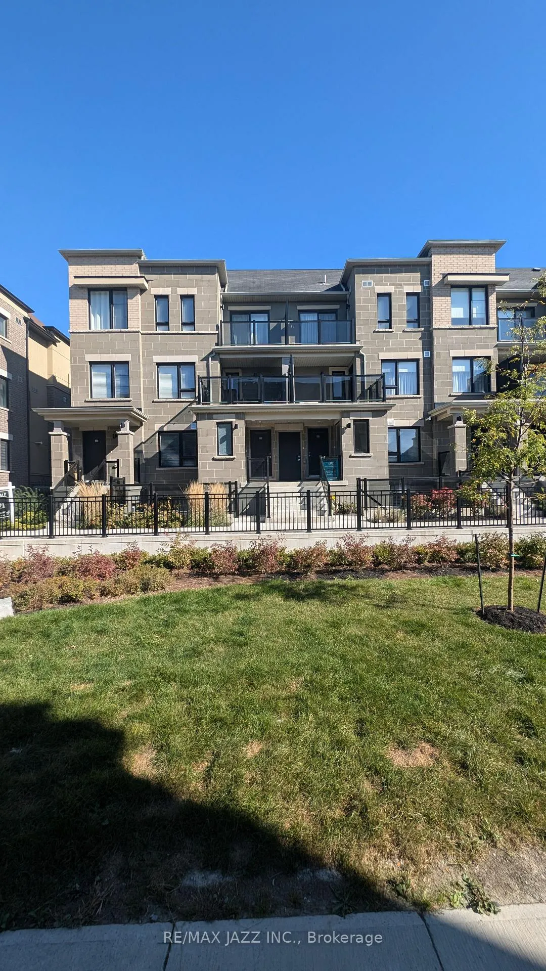 Photo 1 of Unit D, 22 Lookout Drive, Clarington, Bowmanville — HOMEH